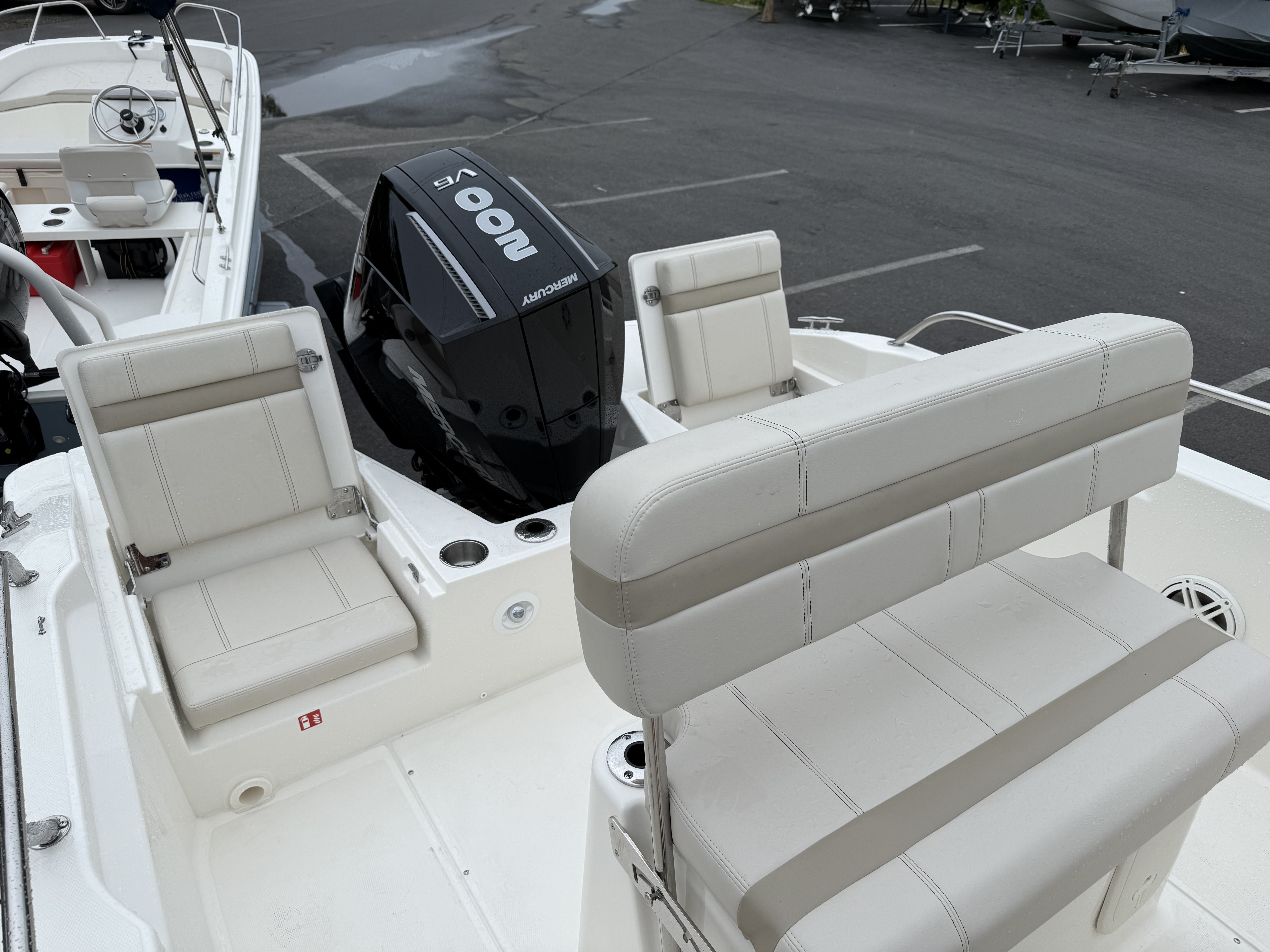 2026 Boston Whaler 220 Dauntless