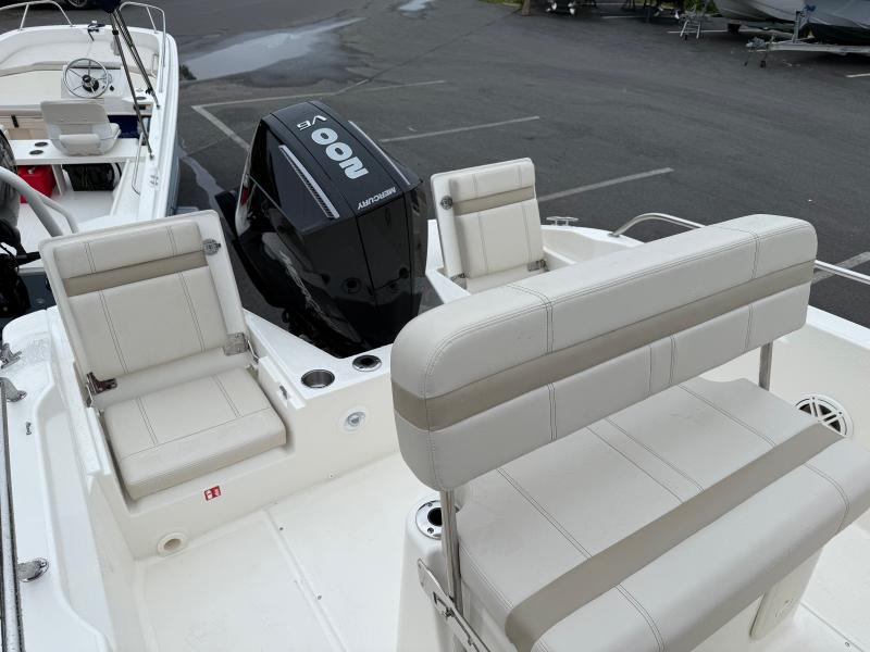 2026 Boston Whaler 220 Dauntless