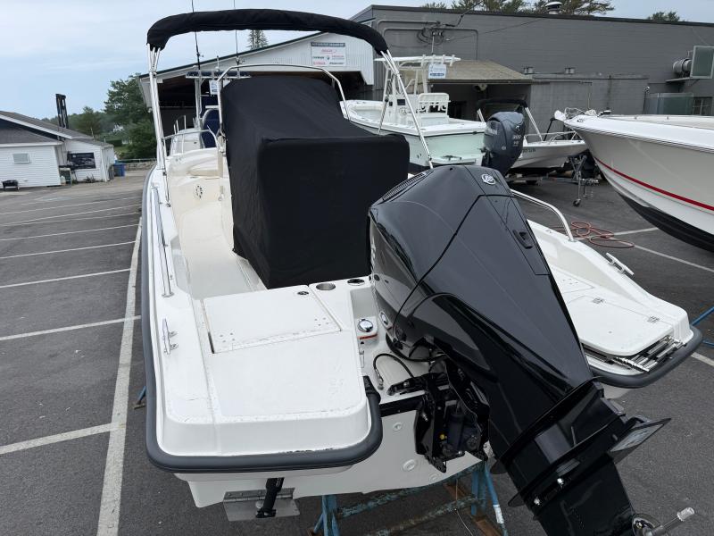 2026 Boston Whaler 220 Dauntless