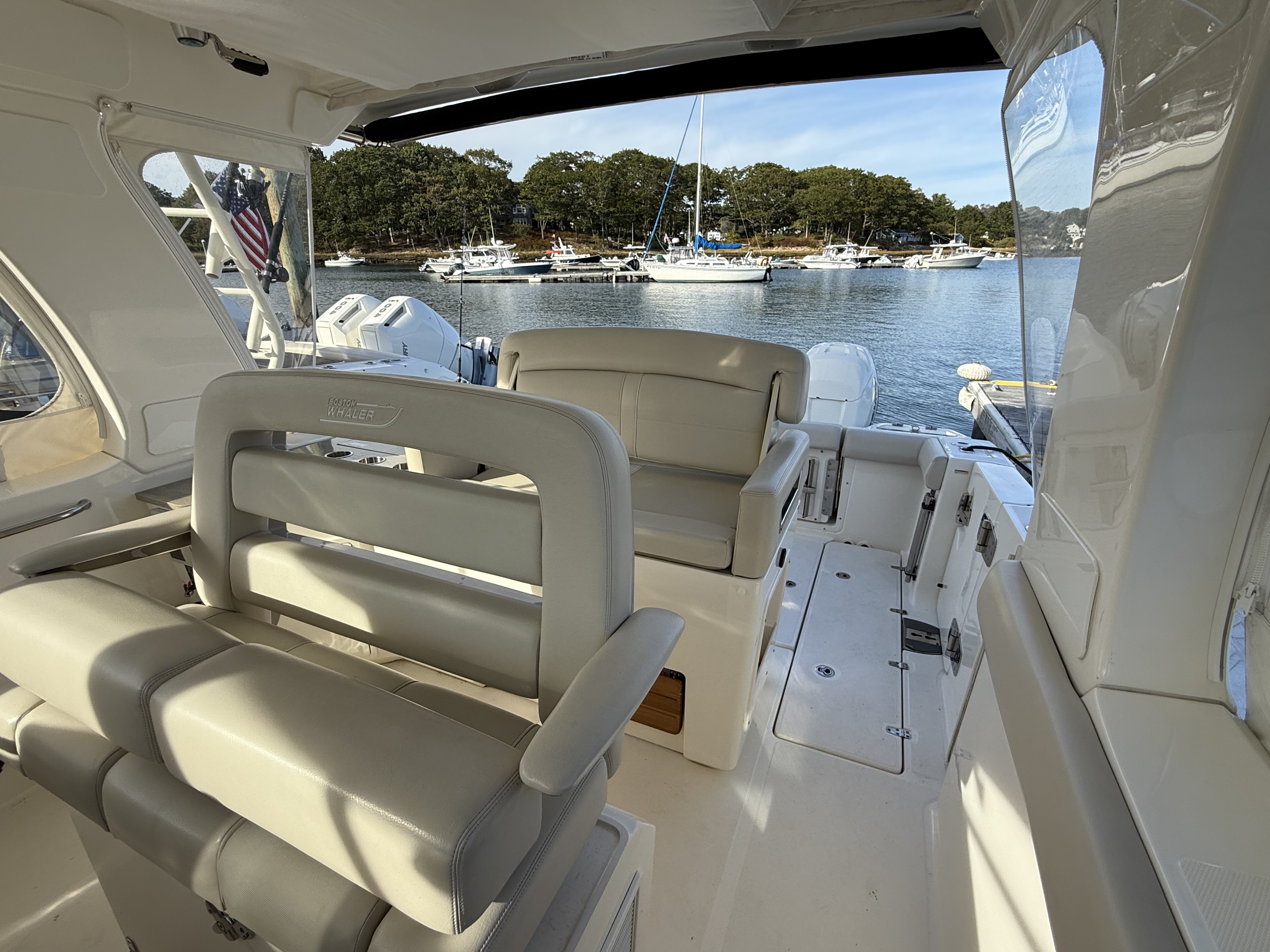 2020 Boston Whaler 350 Realm
