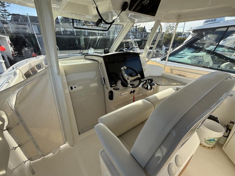 2020 Boston Whaler 350 Realm
