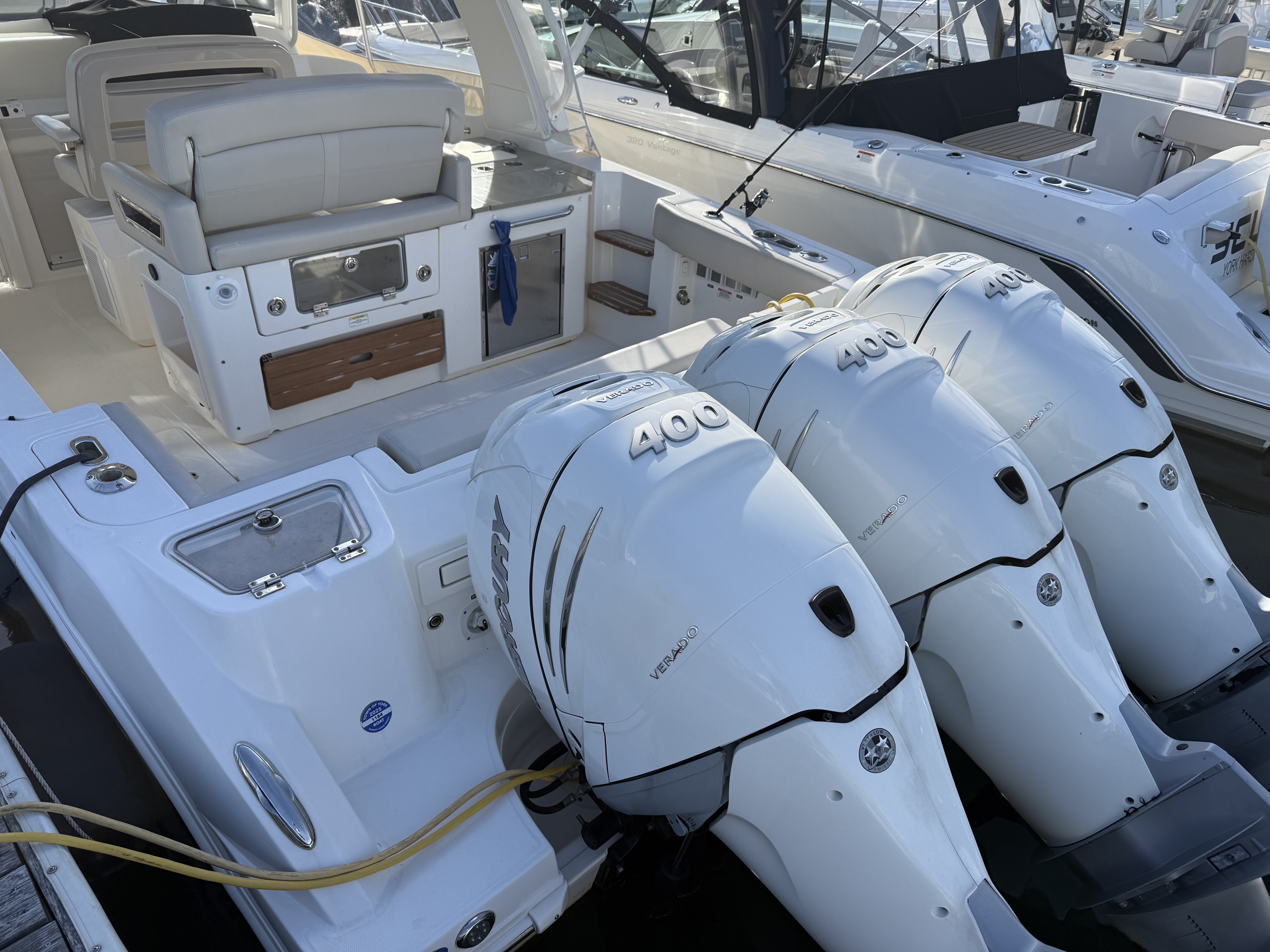 2020 Boston Whaler 350 Realm