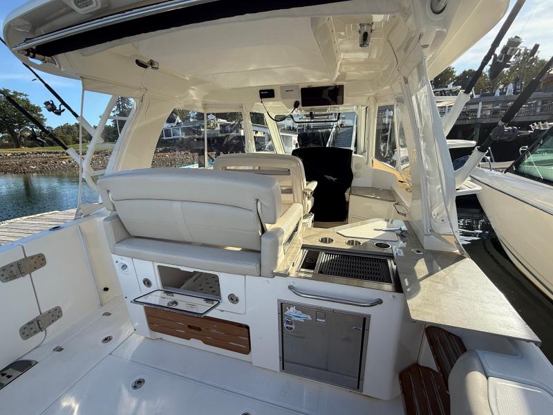 2020 Boston Whaler 350 Realm