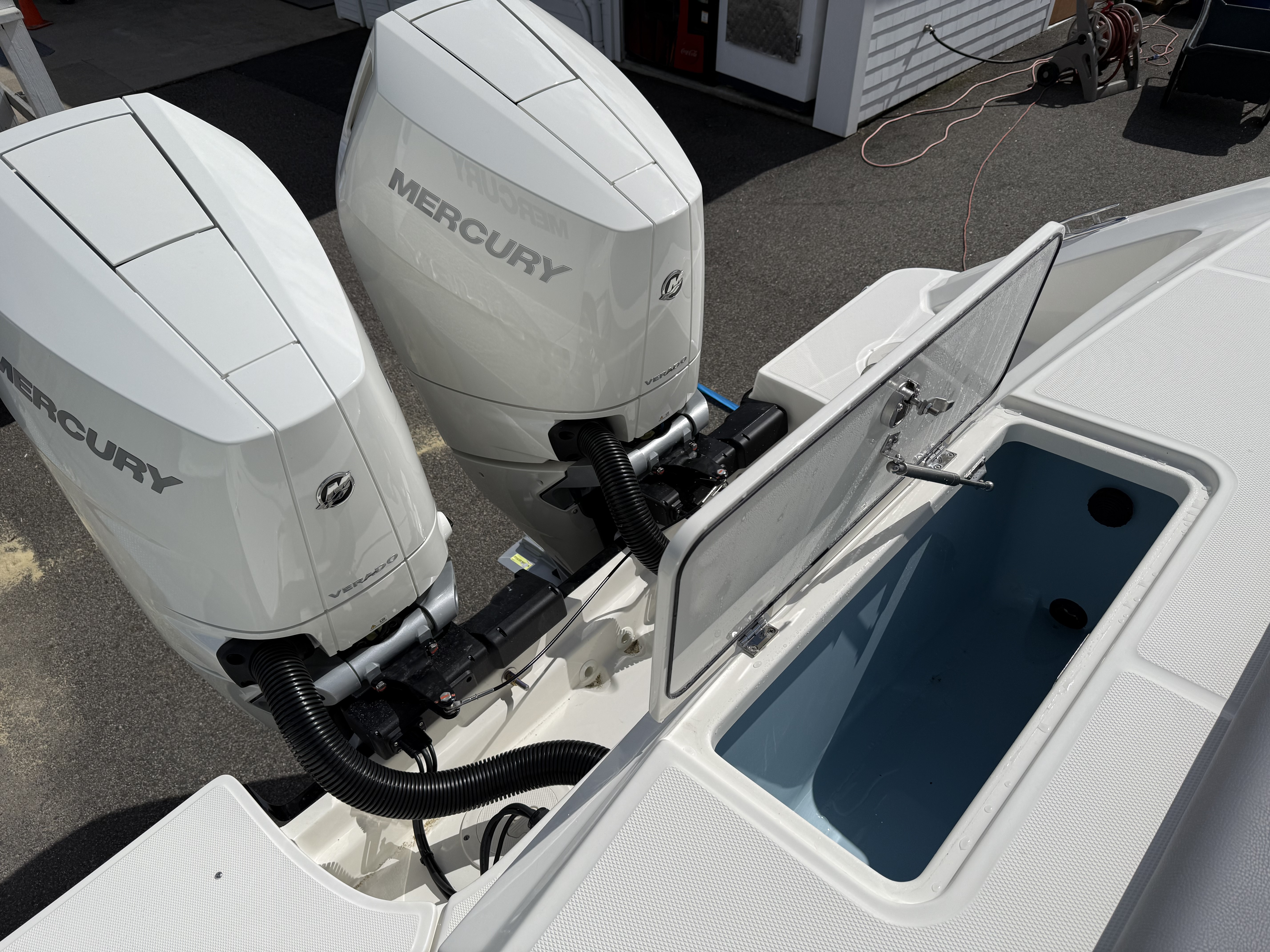 2026 Boston Whaler 330 Outrage
