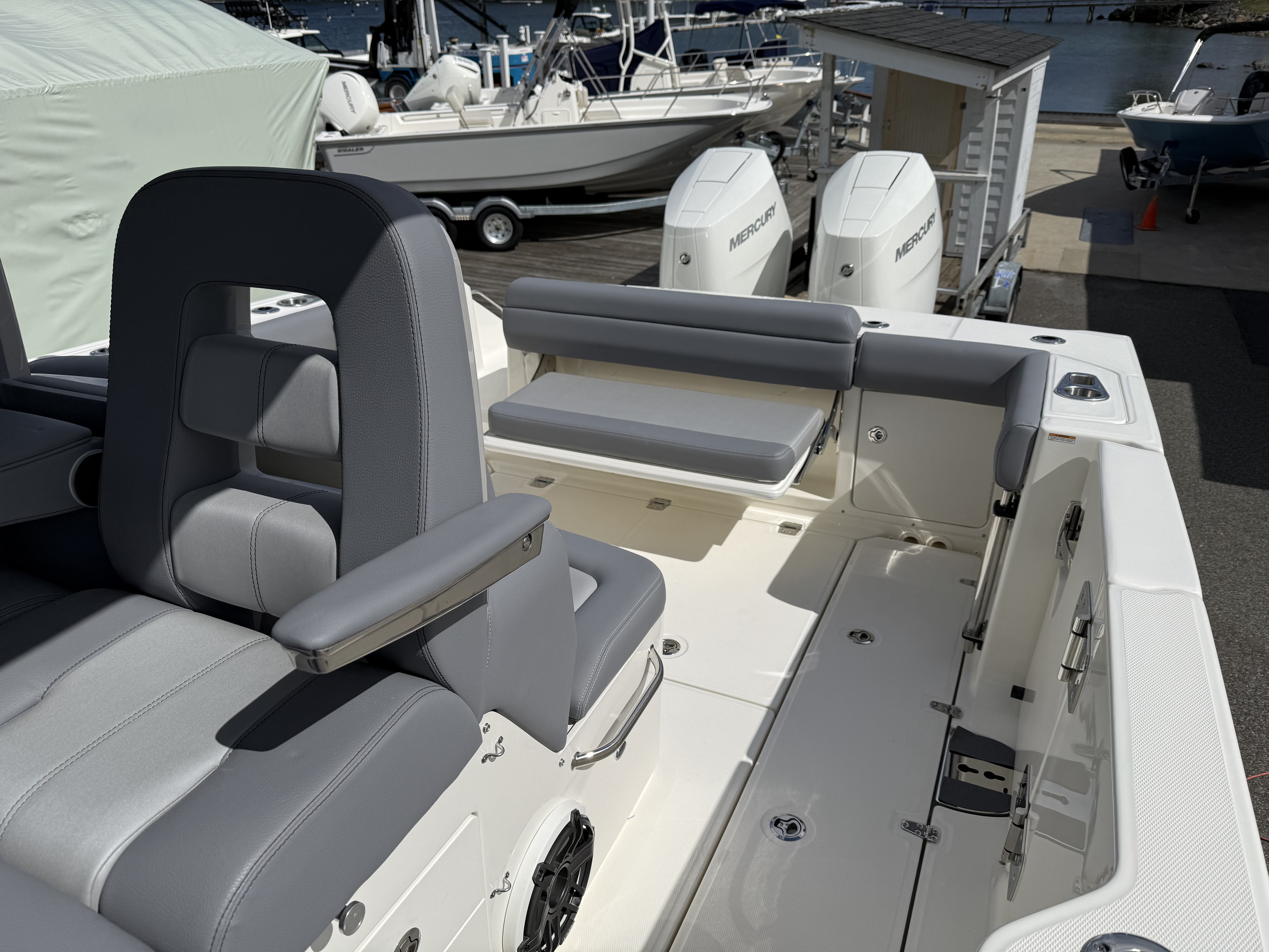 2026 Boston Whaler 330 Outrage