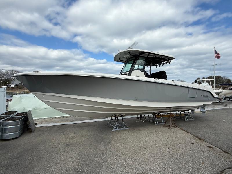 2026 Boston Whaler 330 Outrage