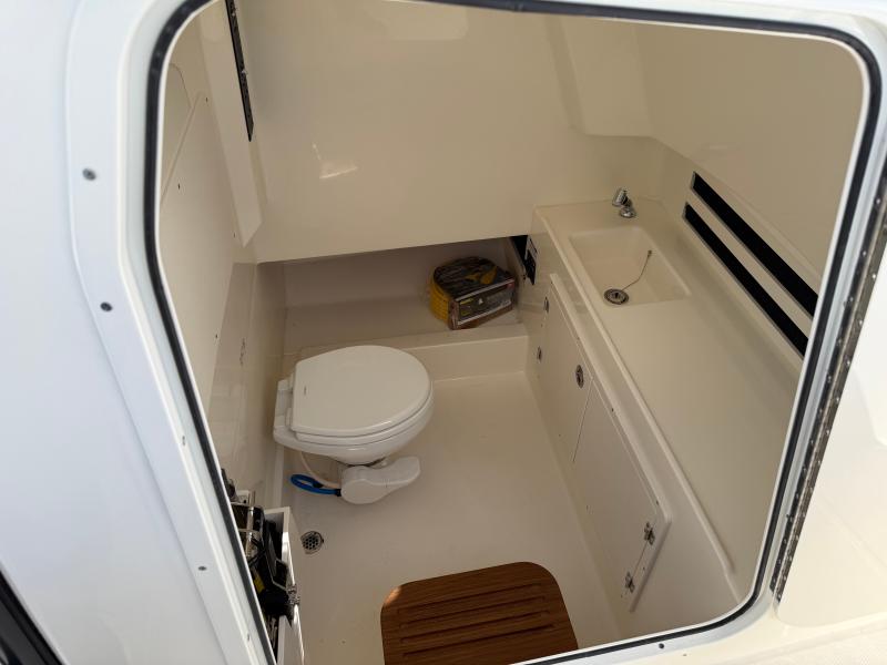 2026 Boston Whaler 330 Outrage