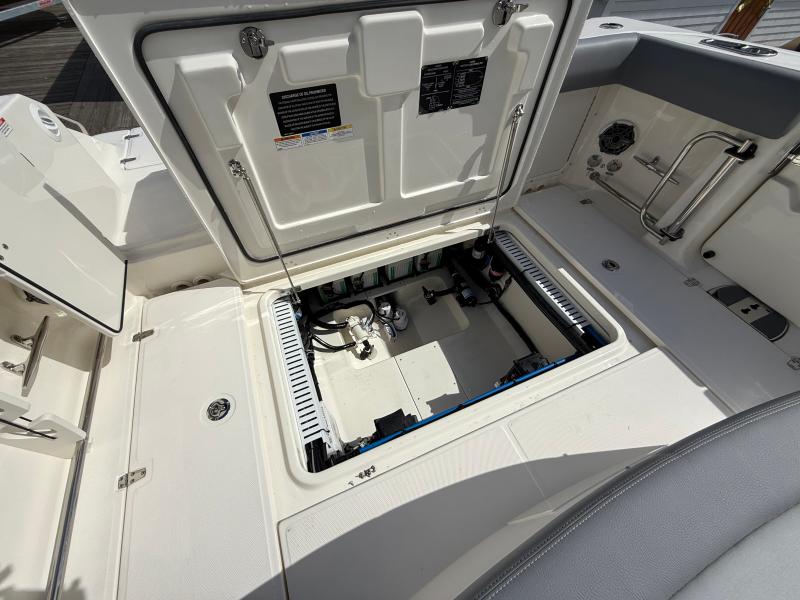 2026 Boston Whaler 330 Outrage