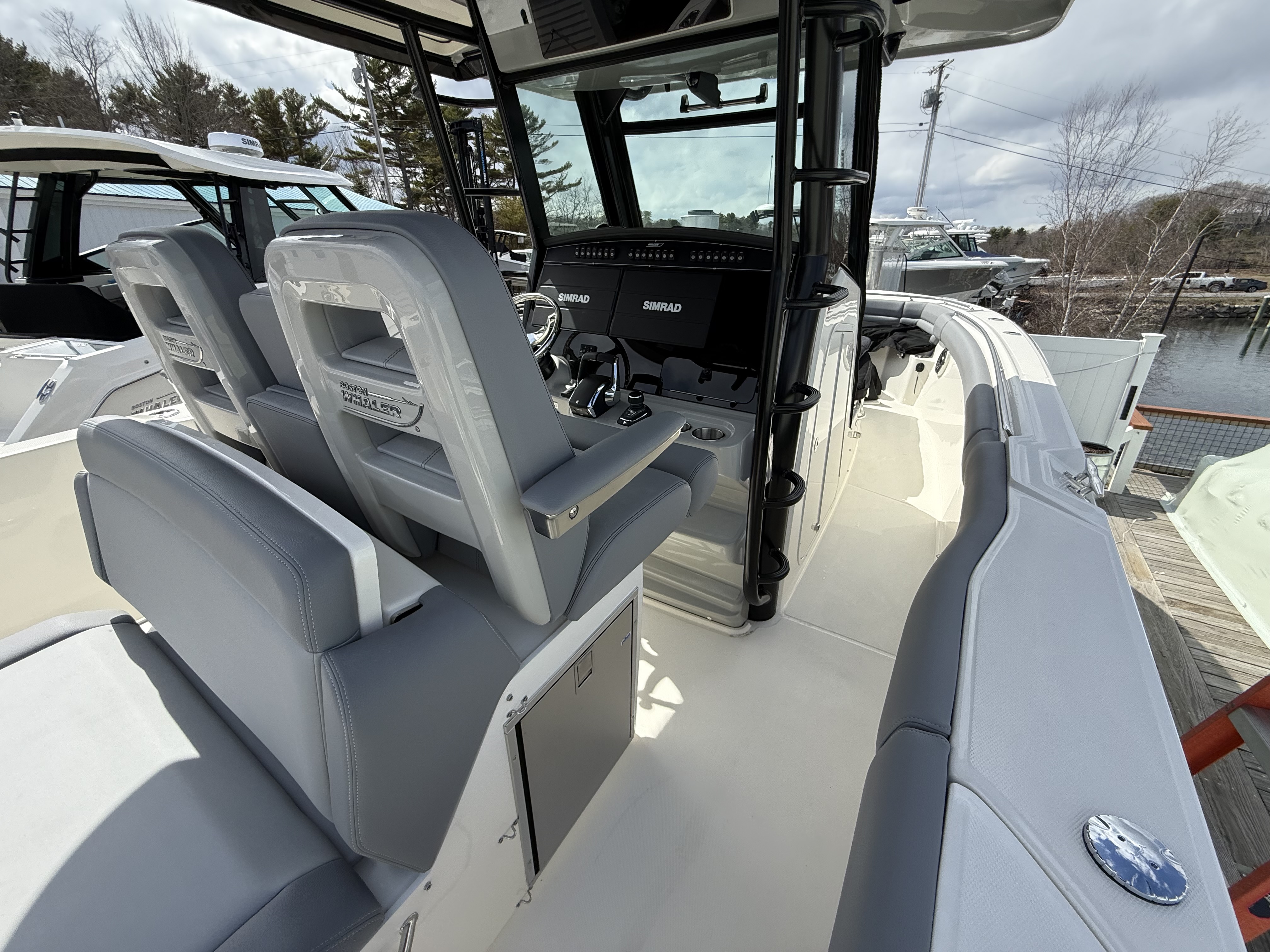 2026 Boston Whaler 330 Outrage