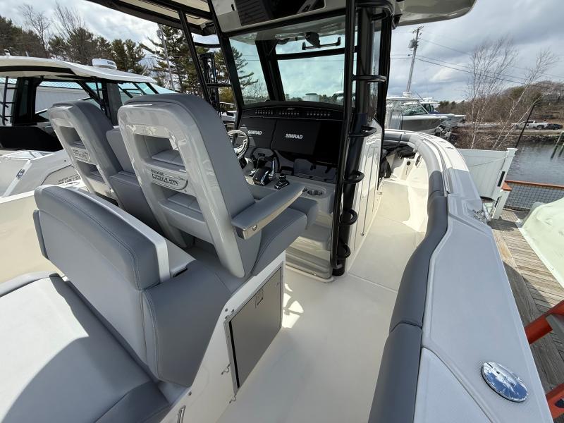 2026 Boston Whaler 330 Outrage