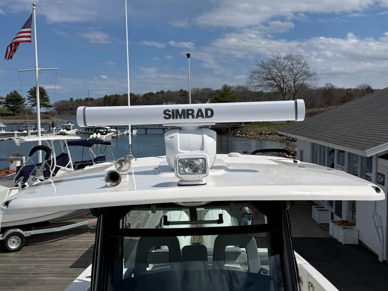 2026 Boston Whaler 330 Outrage