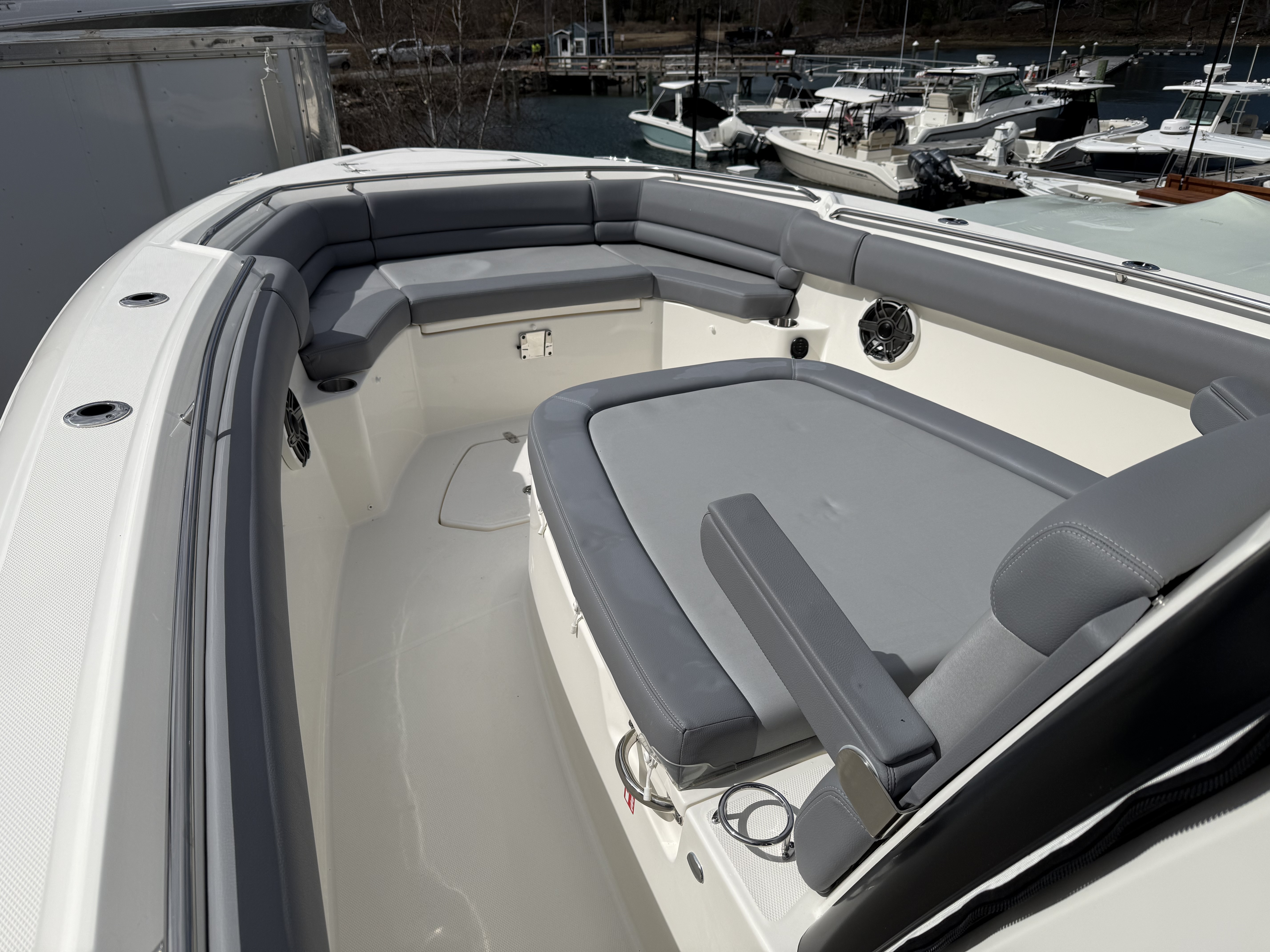 2026 Boston Whaler 330 Outrage