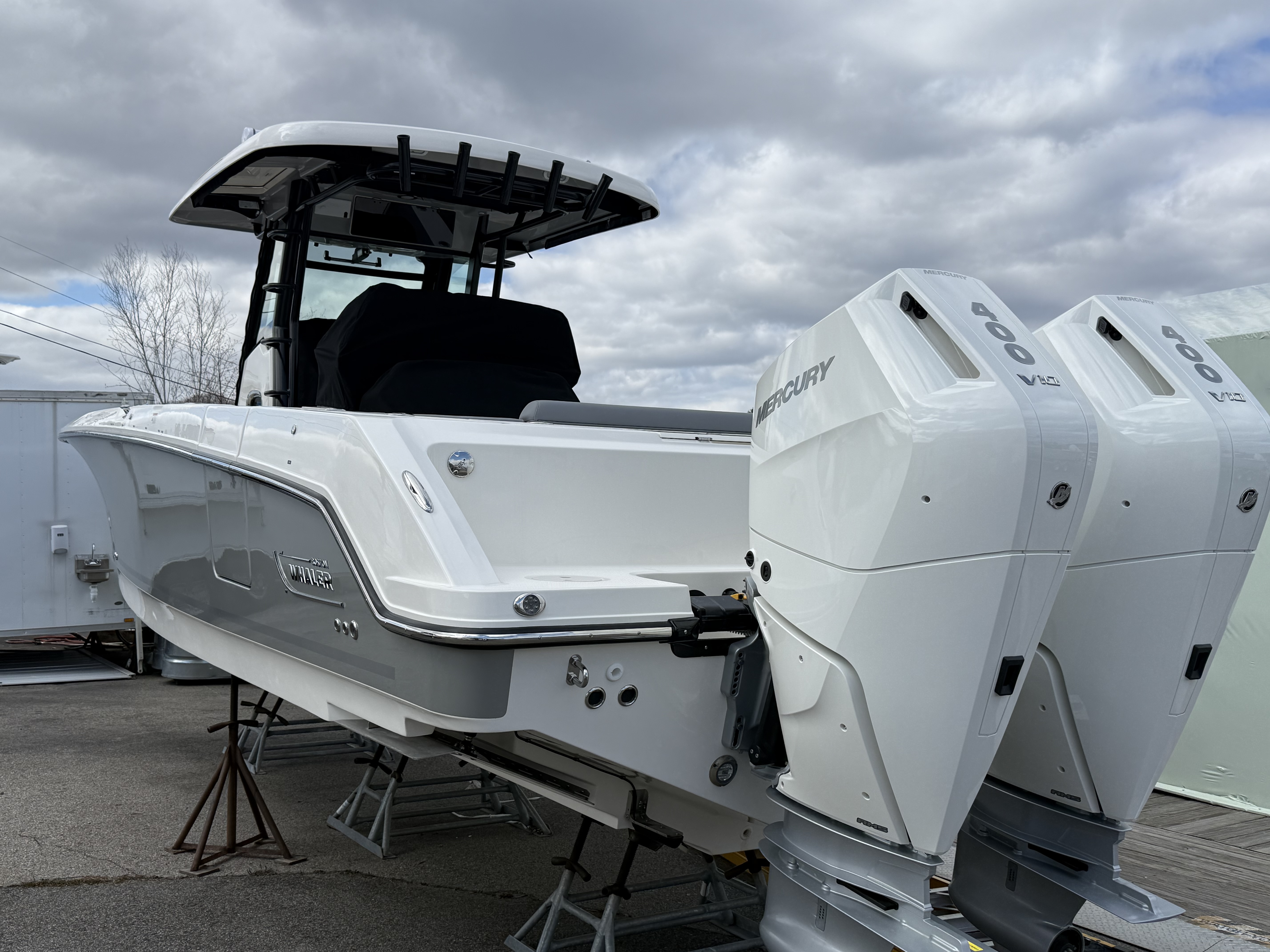 2026 Boston Whaler 330 Outrage
