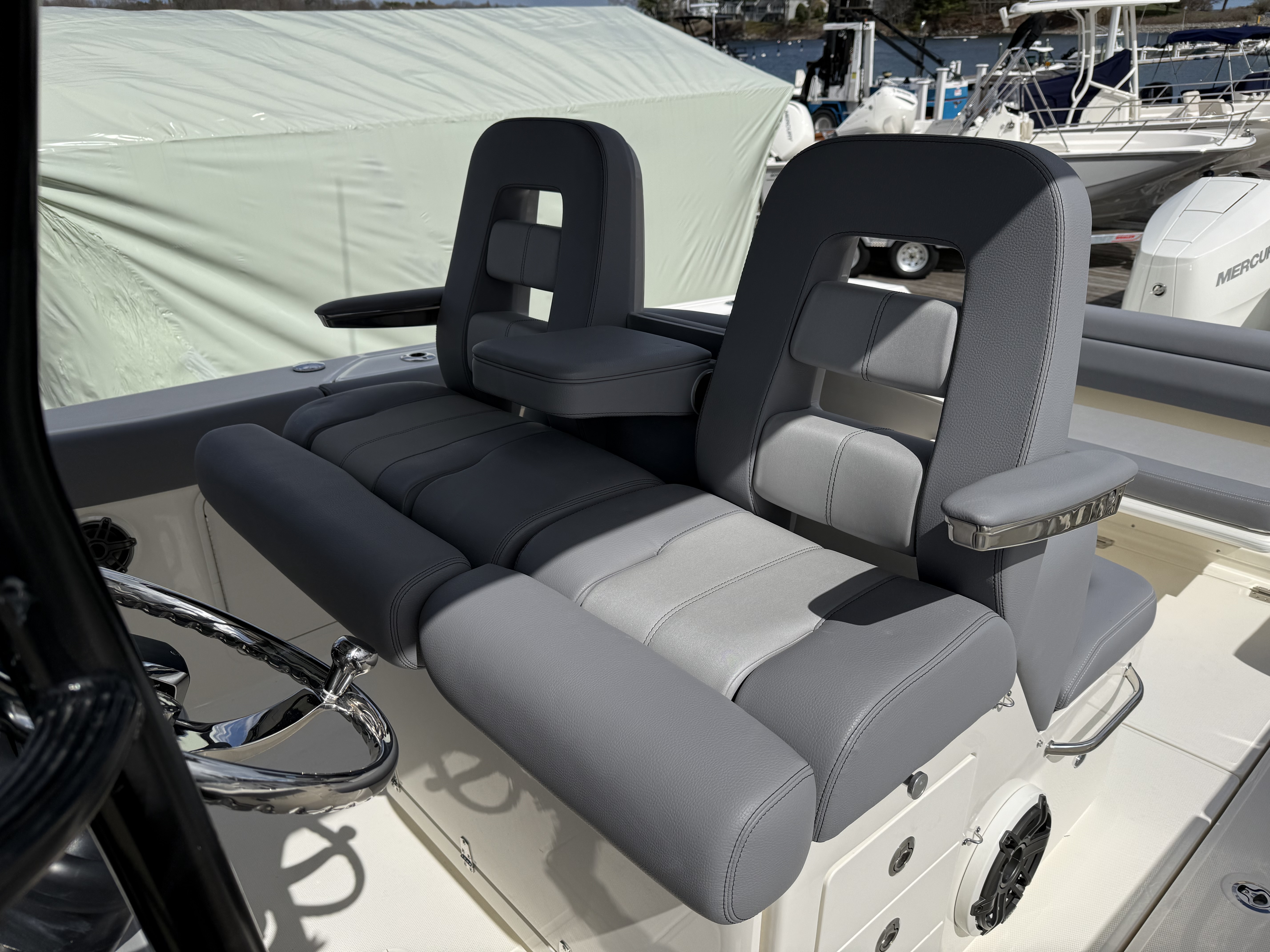 2026 Boston Whaler 330 Outrage