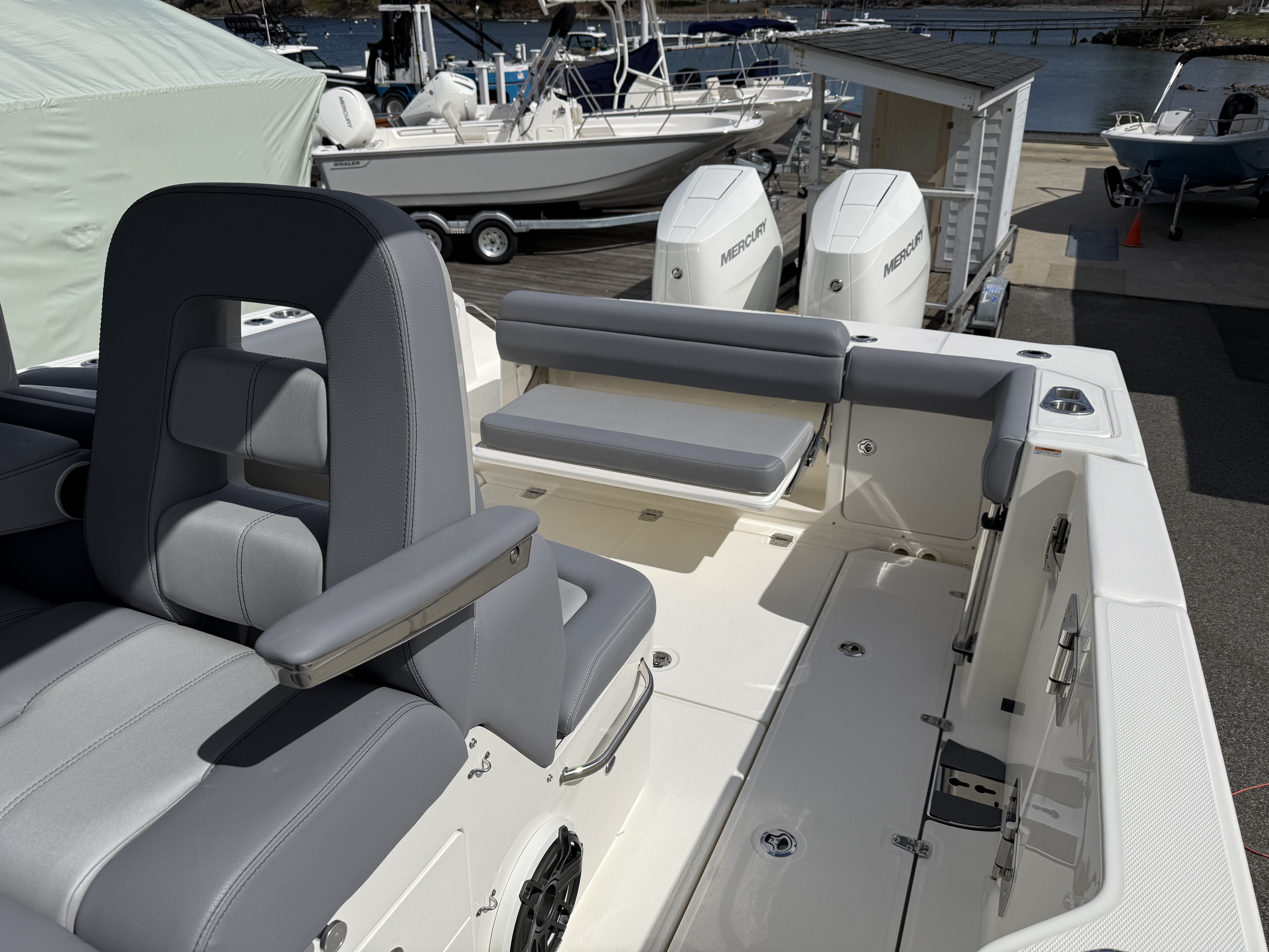 2026 Boston Whaler 330 Outrage
