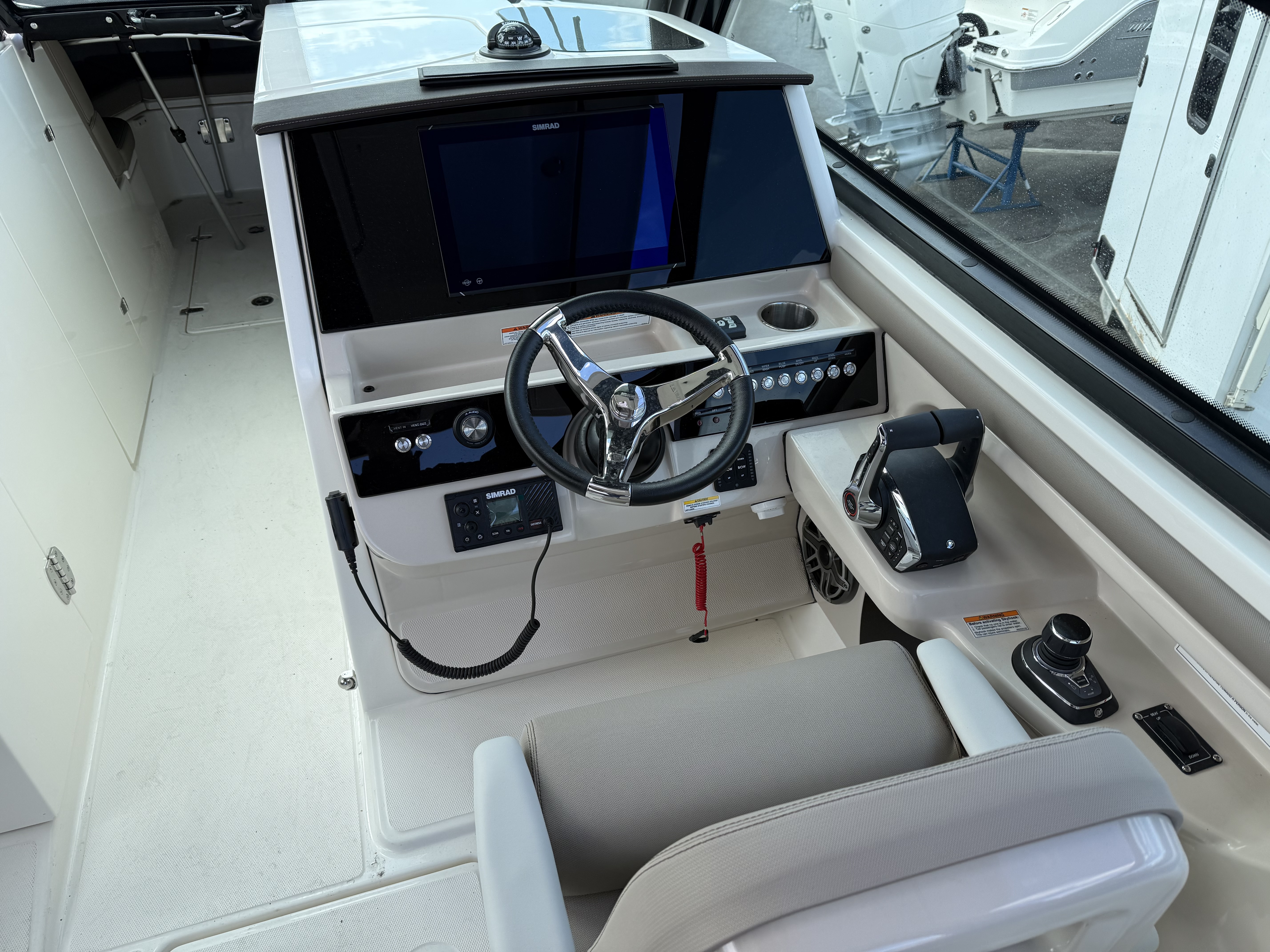 2026 Boston Whaler 330 Vantage