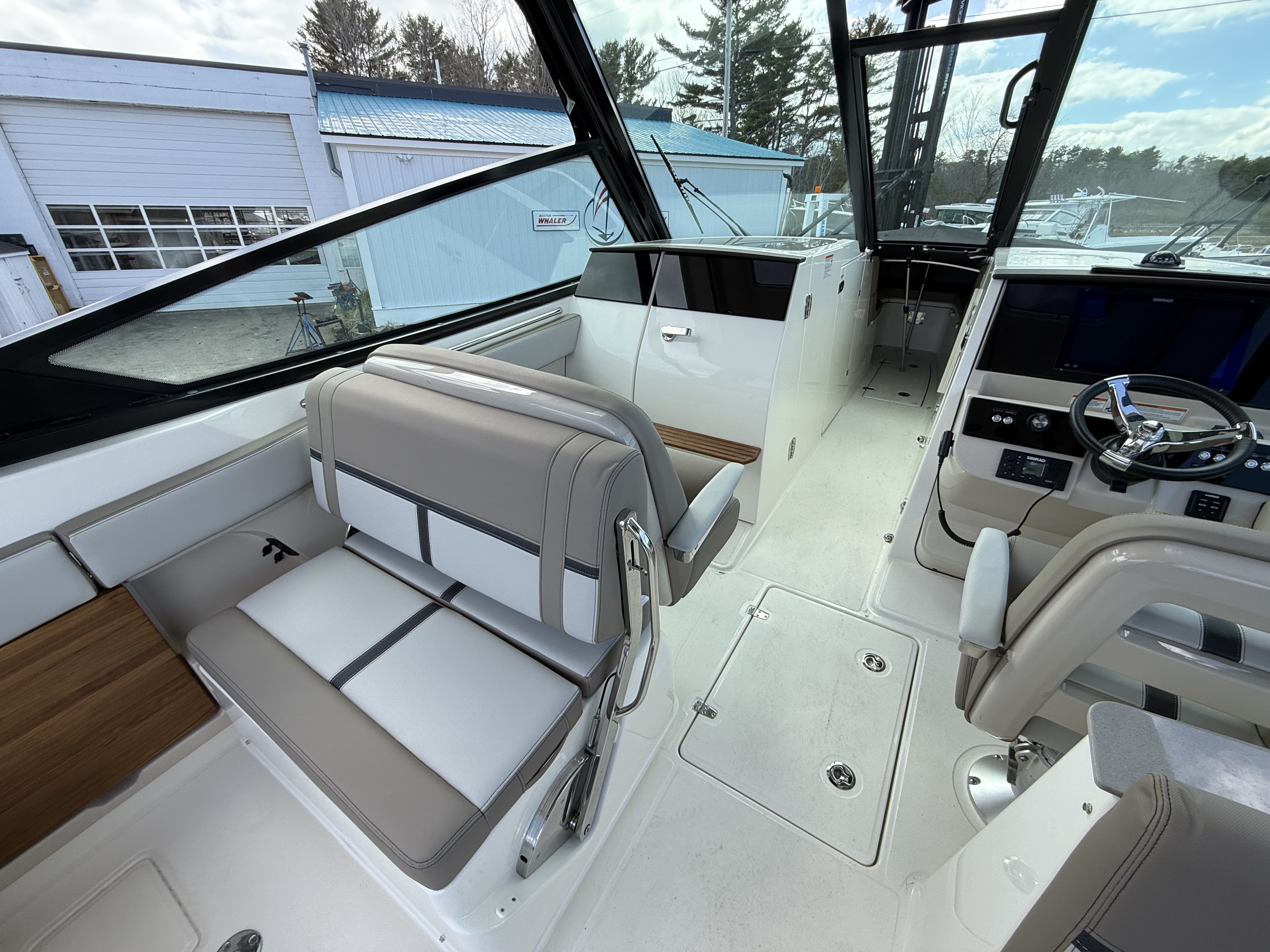 2026 Boston Whaler 330 Vantage