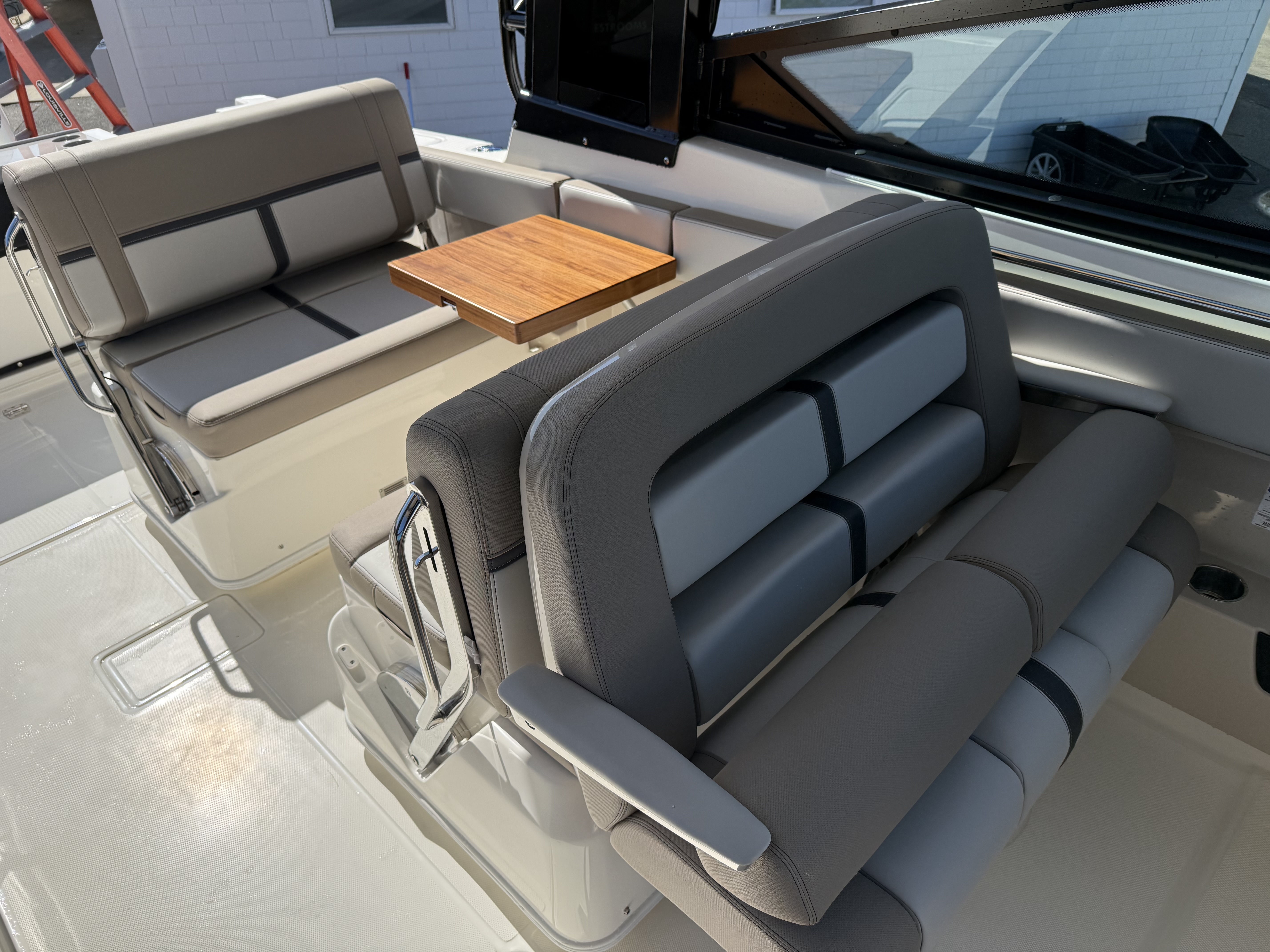 2026 Boston Whaler 330 Vantage