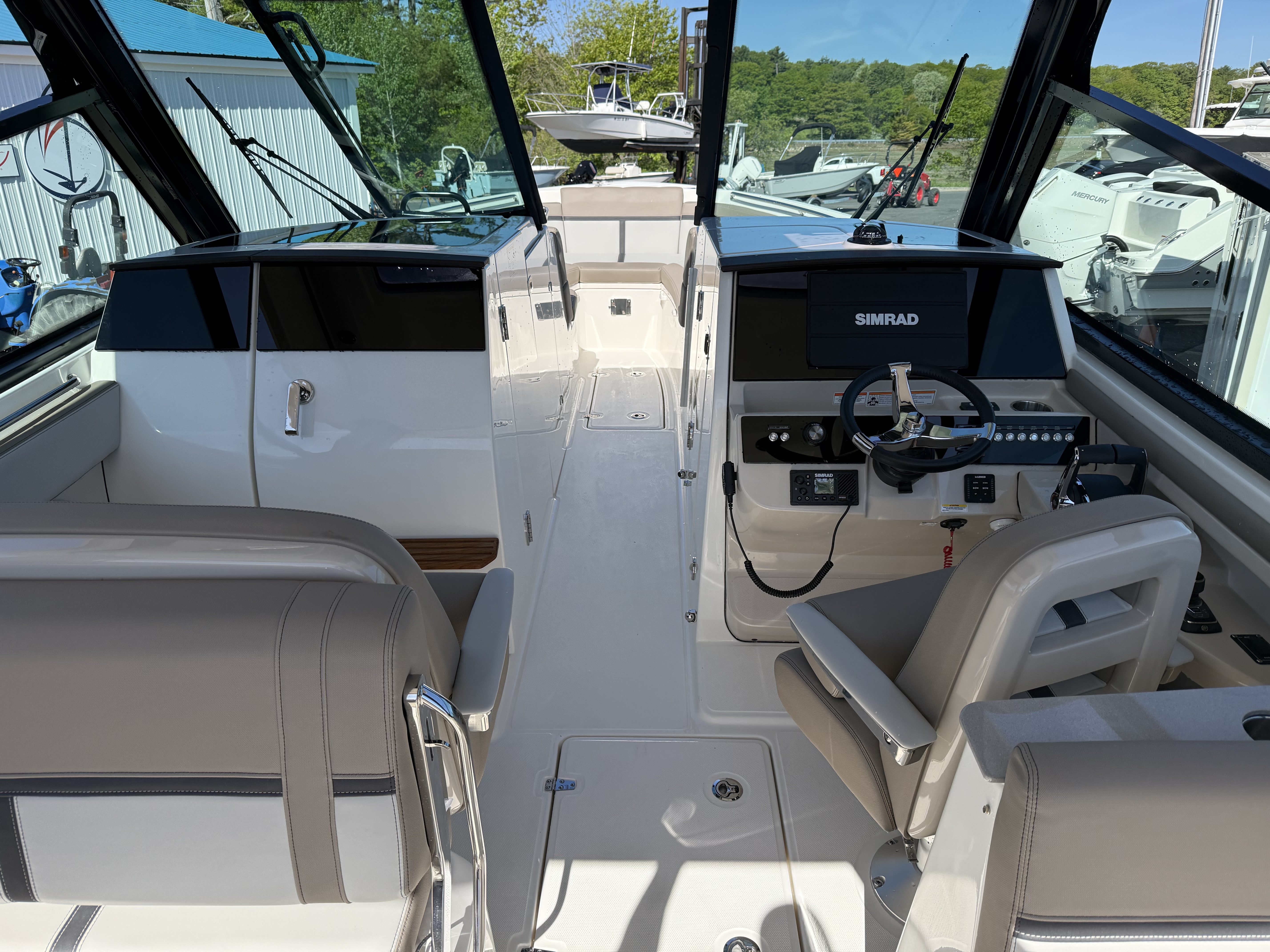 2026 Boston Whaler 330 Vantage