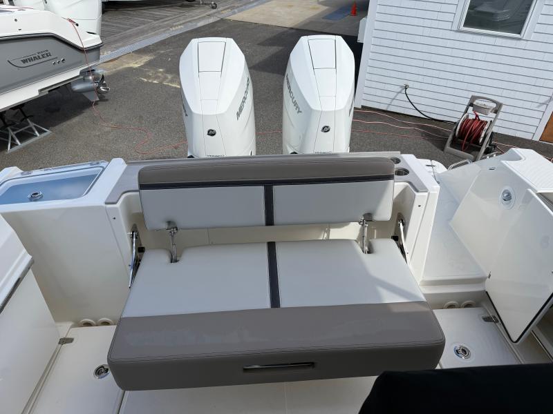 2026 Boston Whaler 330 Vantage