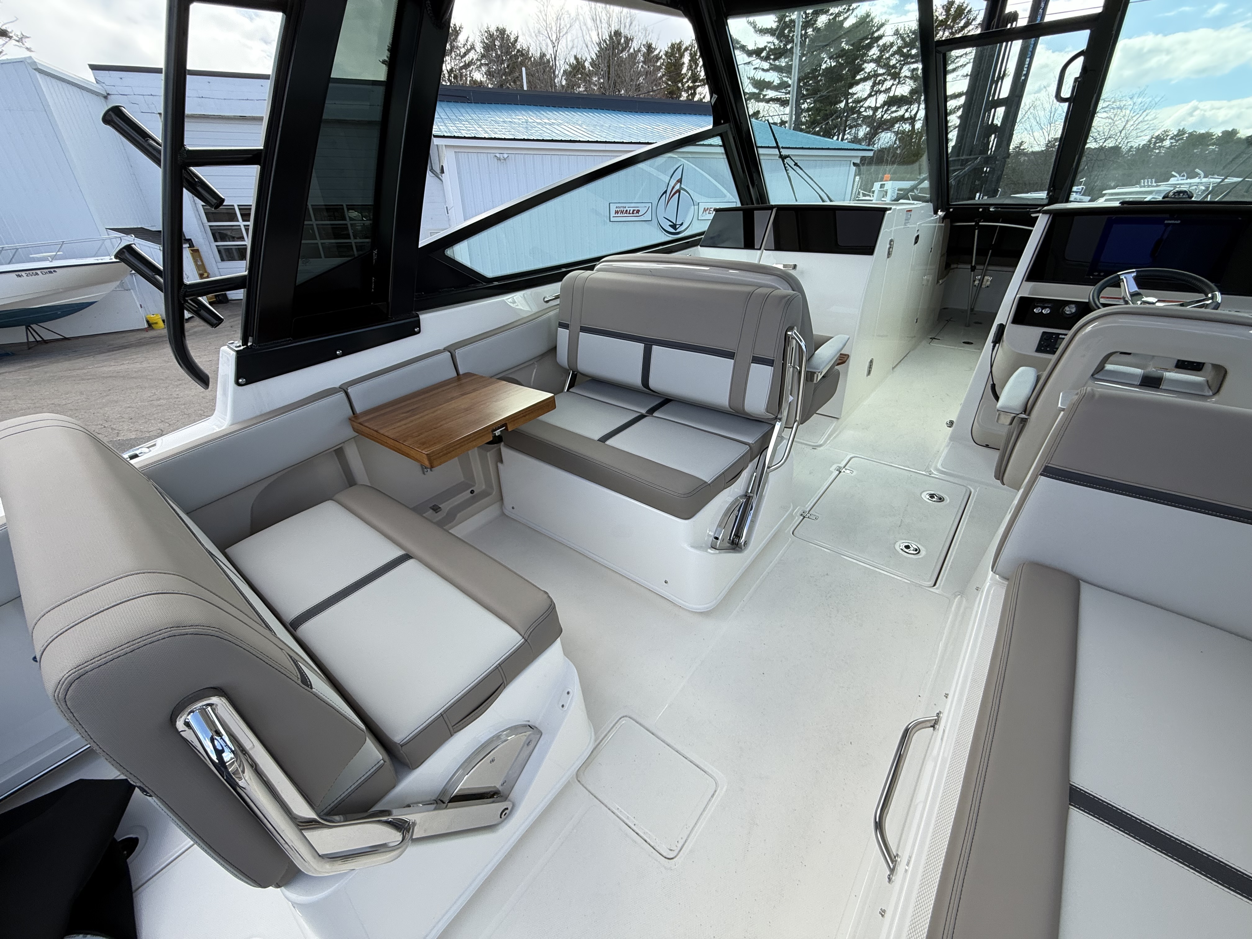 2026 Boston Whaler 330 Vantage