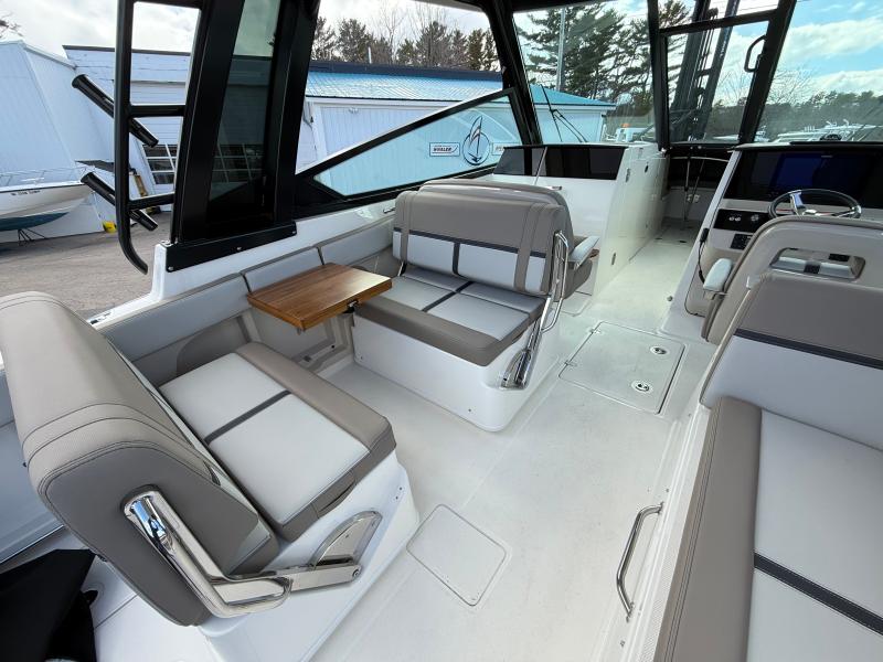 2026 Boston Whaler 330 Vantage