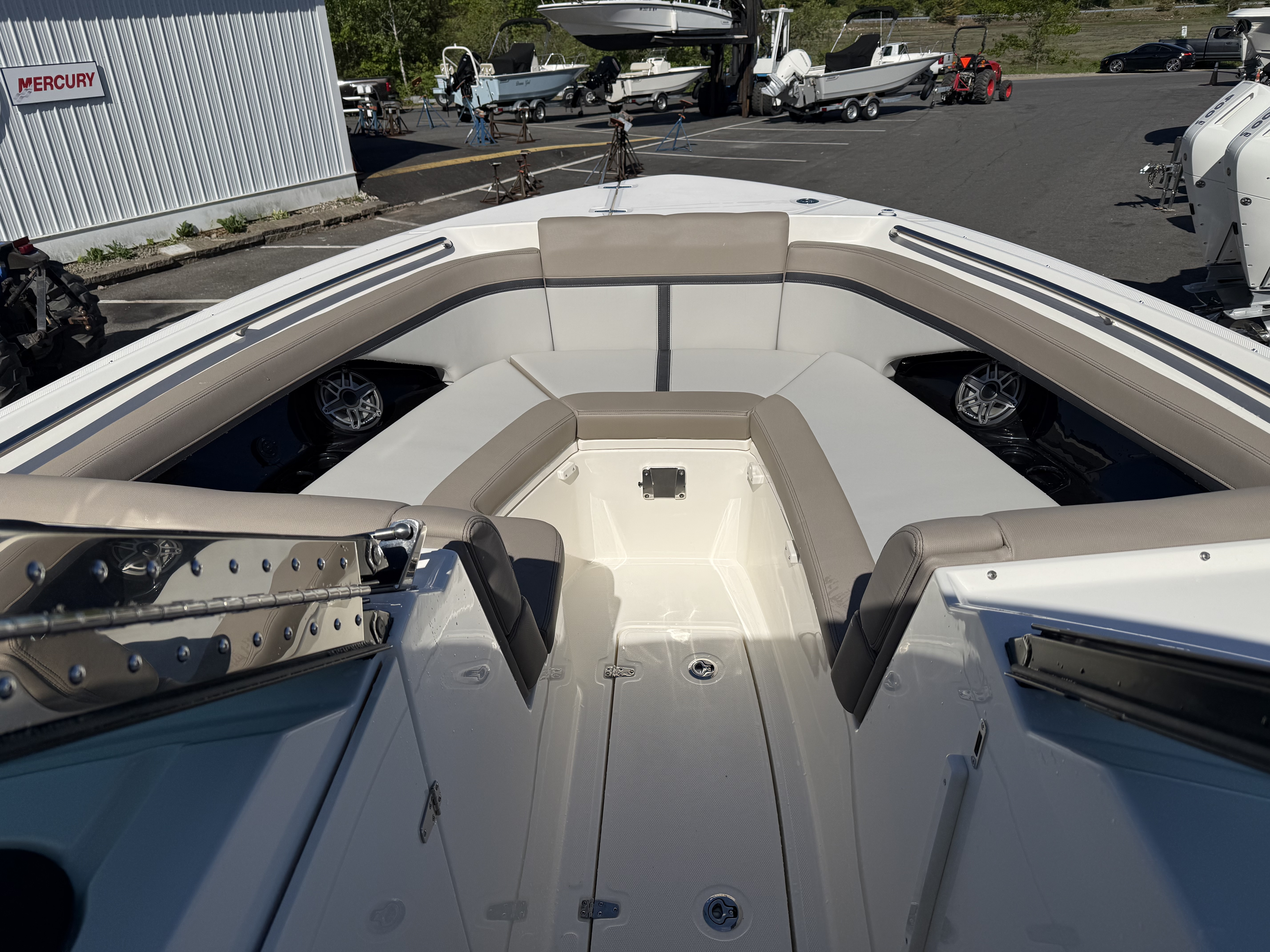 2026 Boston Whaler 330 Vantage