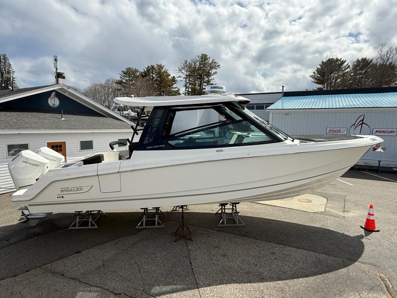 2026 Boston Whaler 330 Vantage