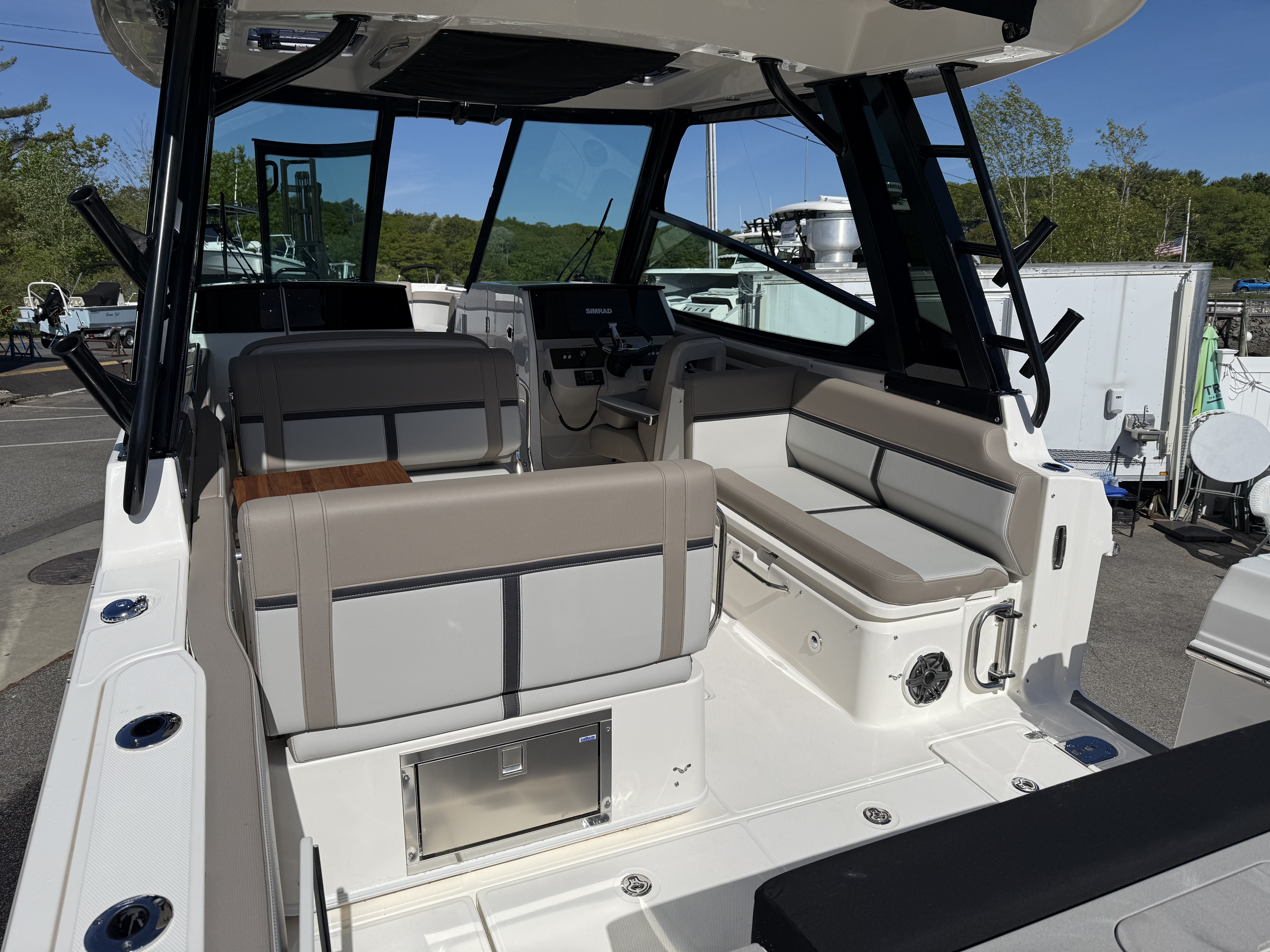 2026 Boston Whaler 330 Vantage
