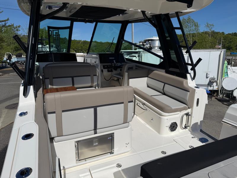 2026 Boston Whaler 330 Vantage