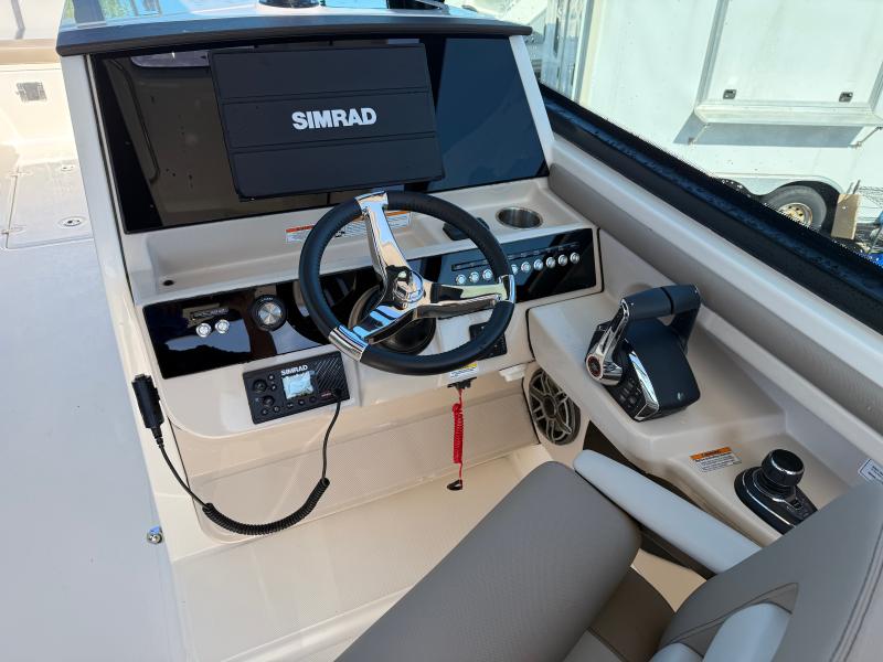 2026 Boston Whaler 330 Vantage