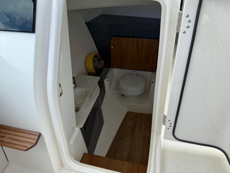 2026 Boston Whaler 330 Vantage