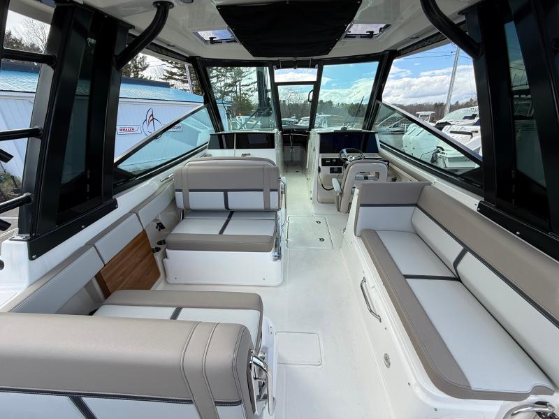 2026 Boston Whaler 330 Vantage