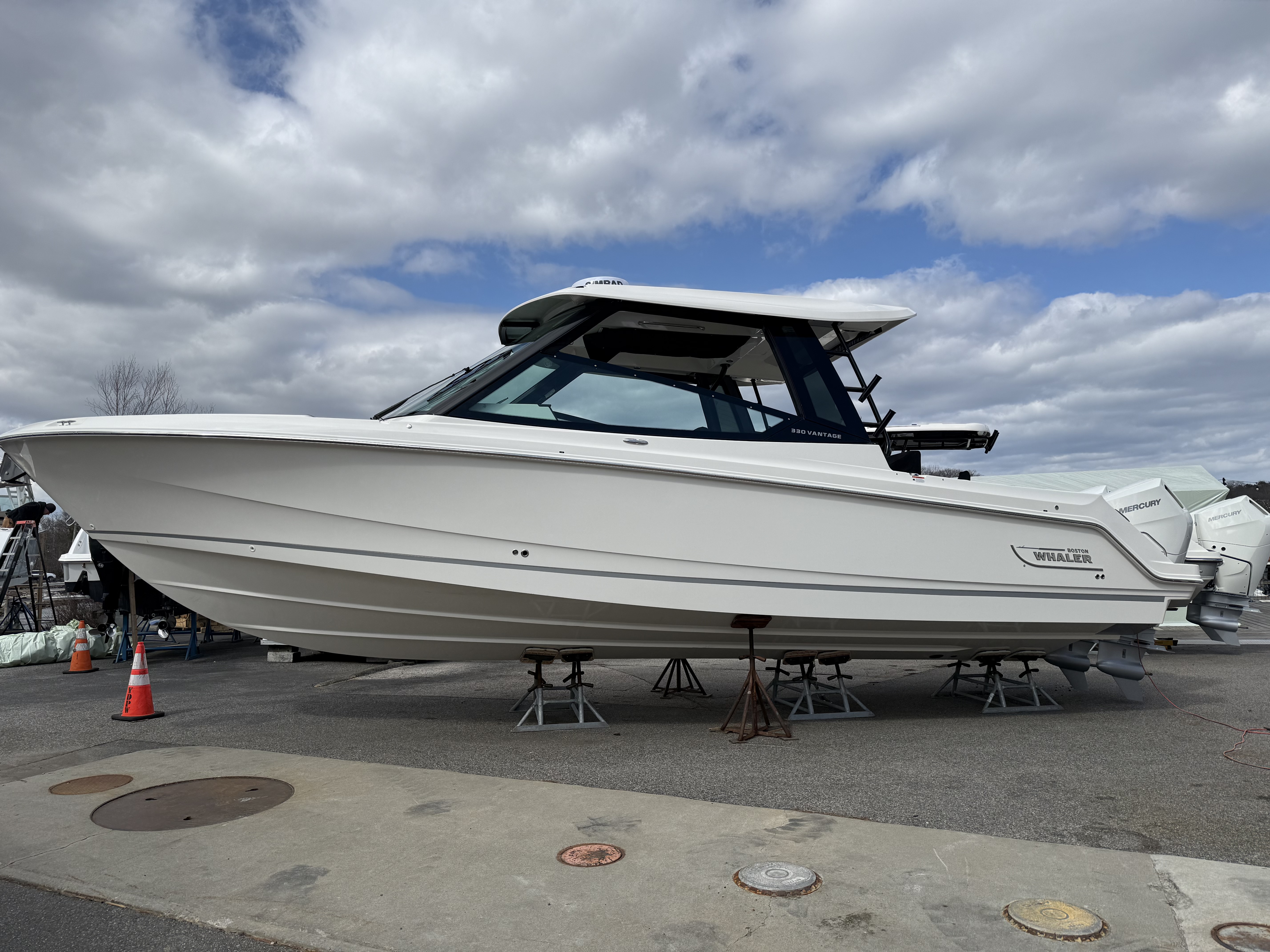 2026 Boston Whaler 330 Vantage