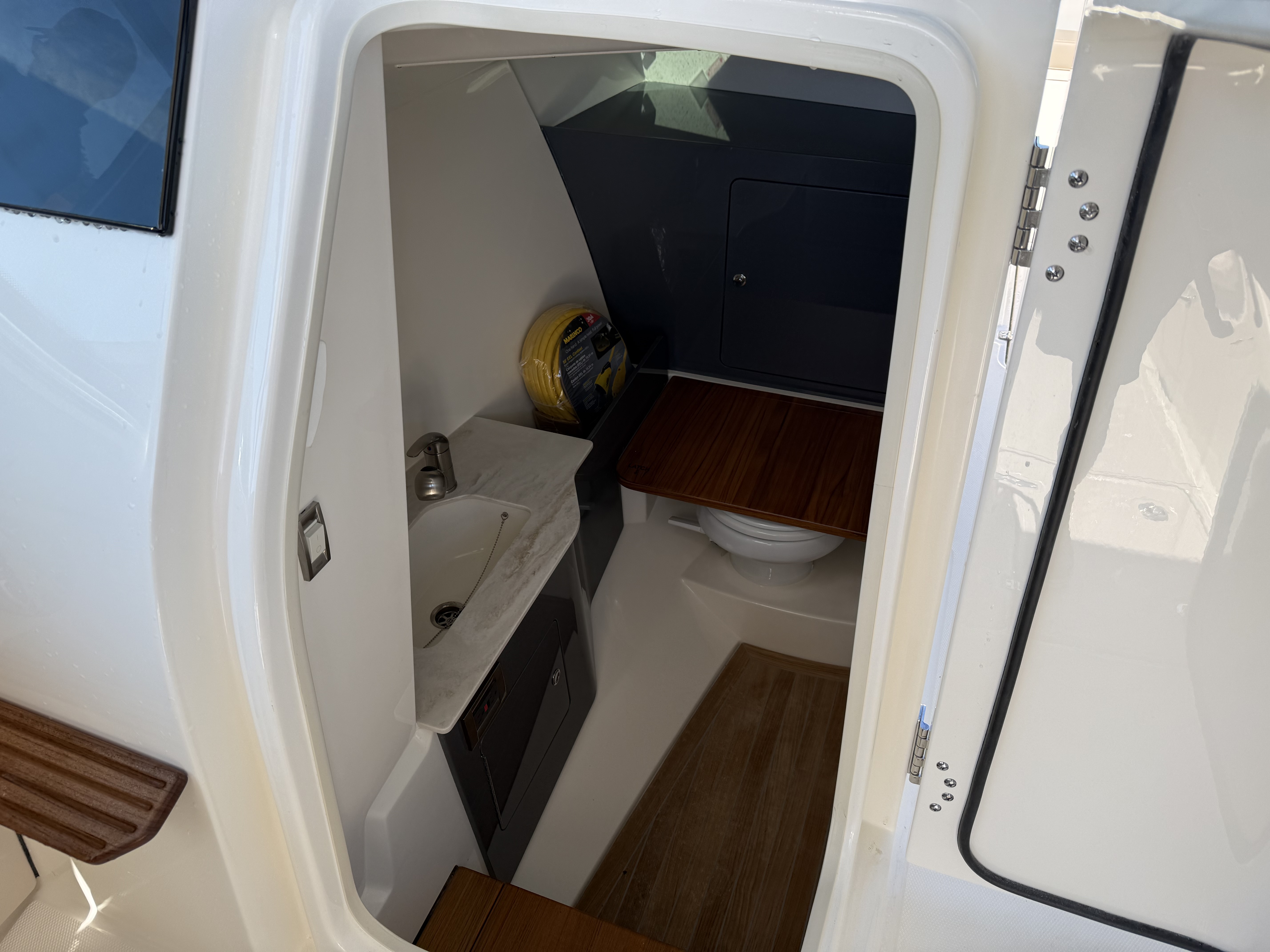 2026 Boston Whaler 330 Vantage