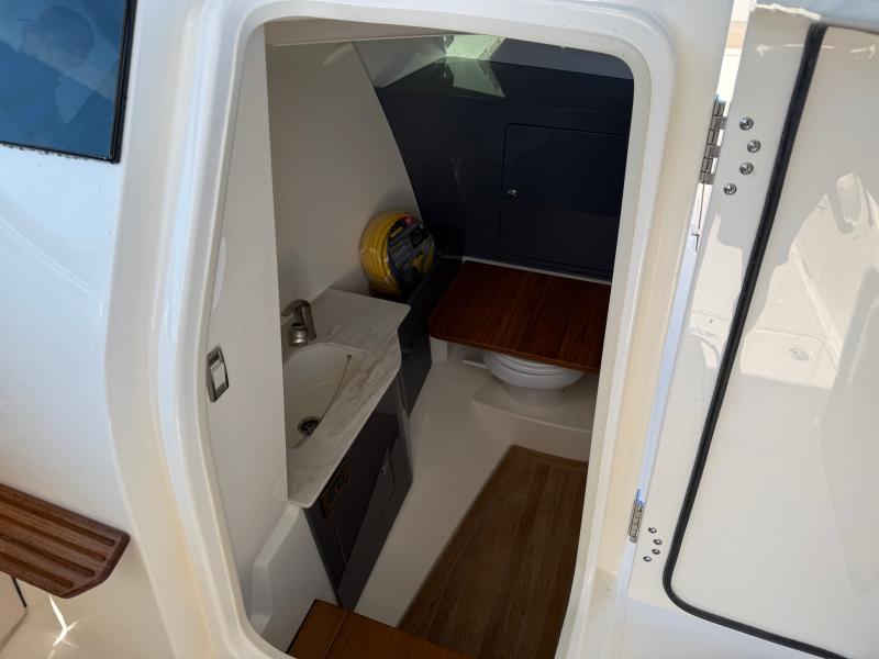 2026 Boston Whaler 330 Vantage