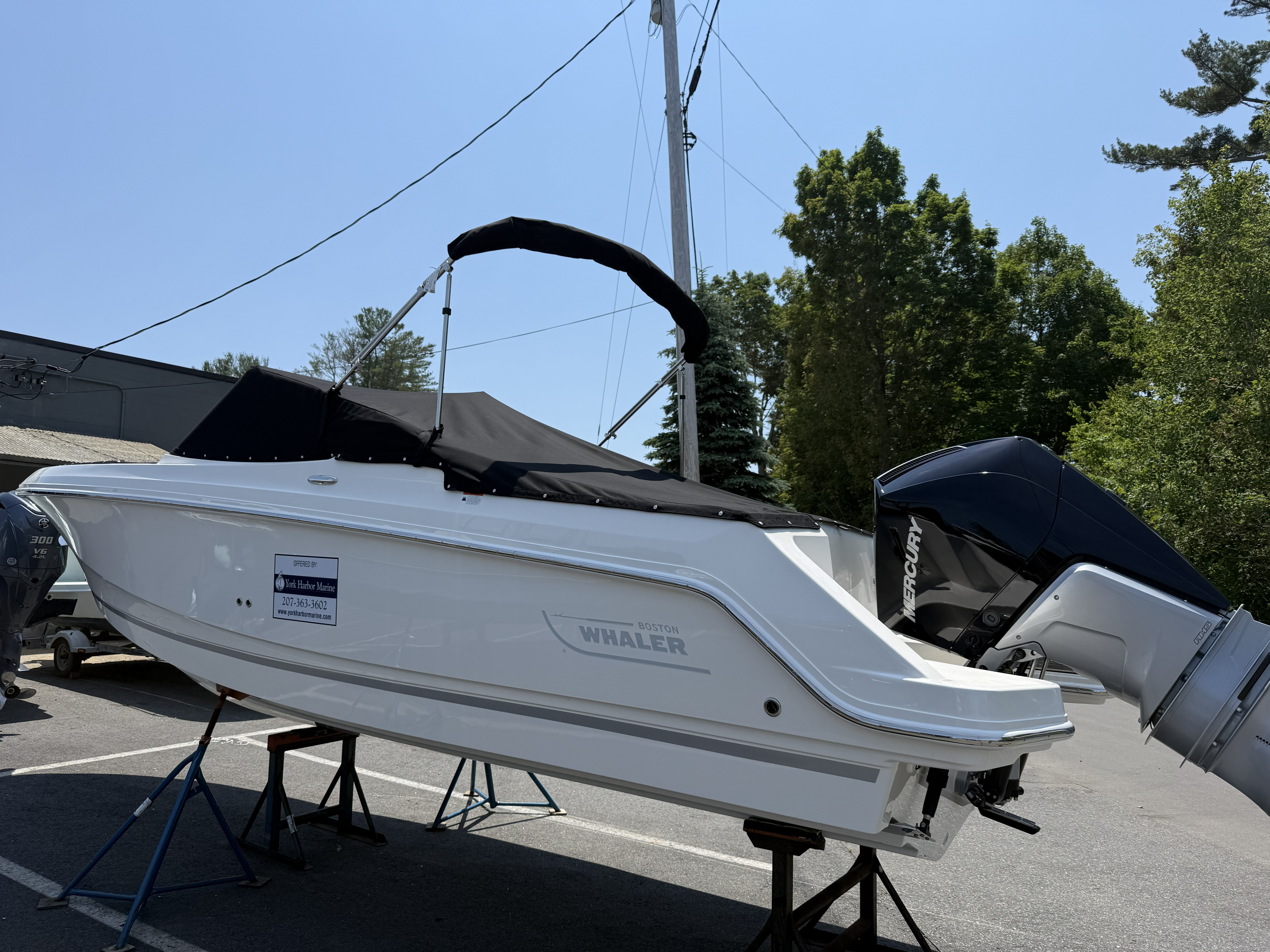 2026 Boston Whaler 240 Vantage