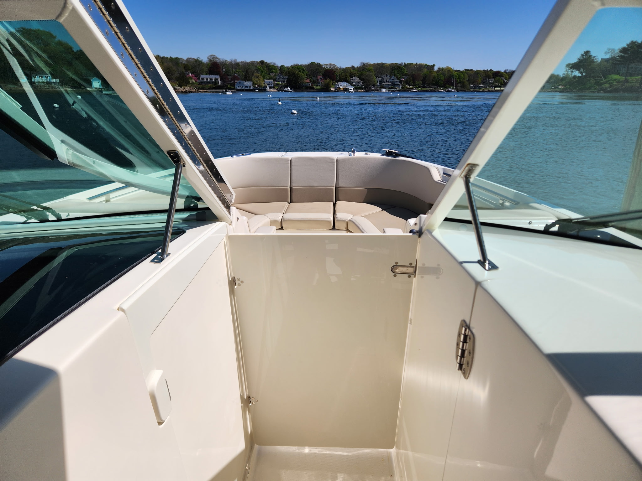 2021 Boston Whaler 320 Vantage