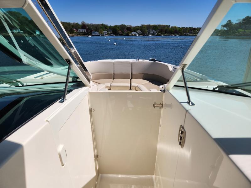2021 Boston Whaler 320 Vantage