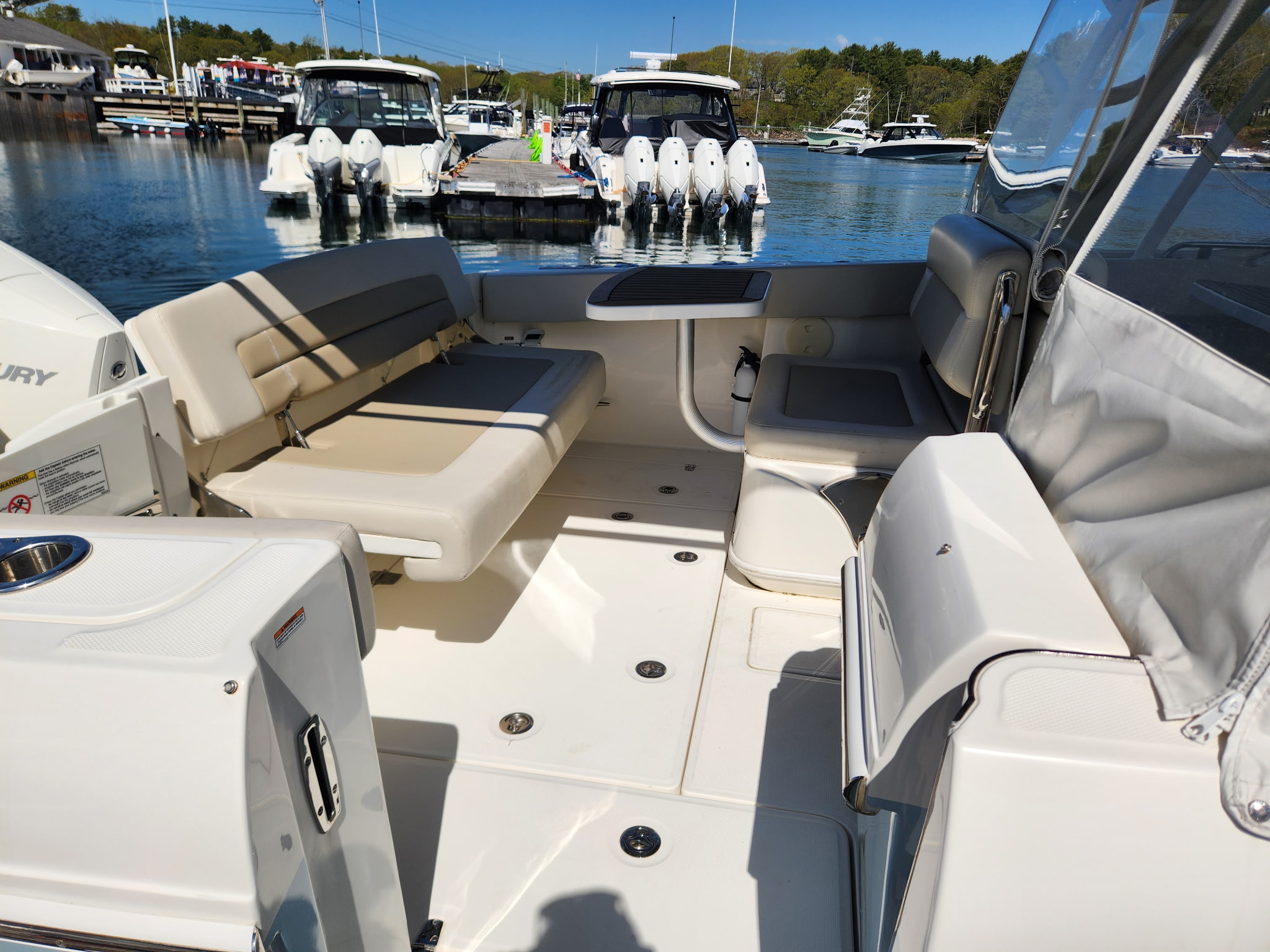2021 Boston Whaler 320 Vantage