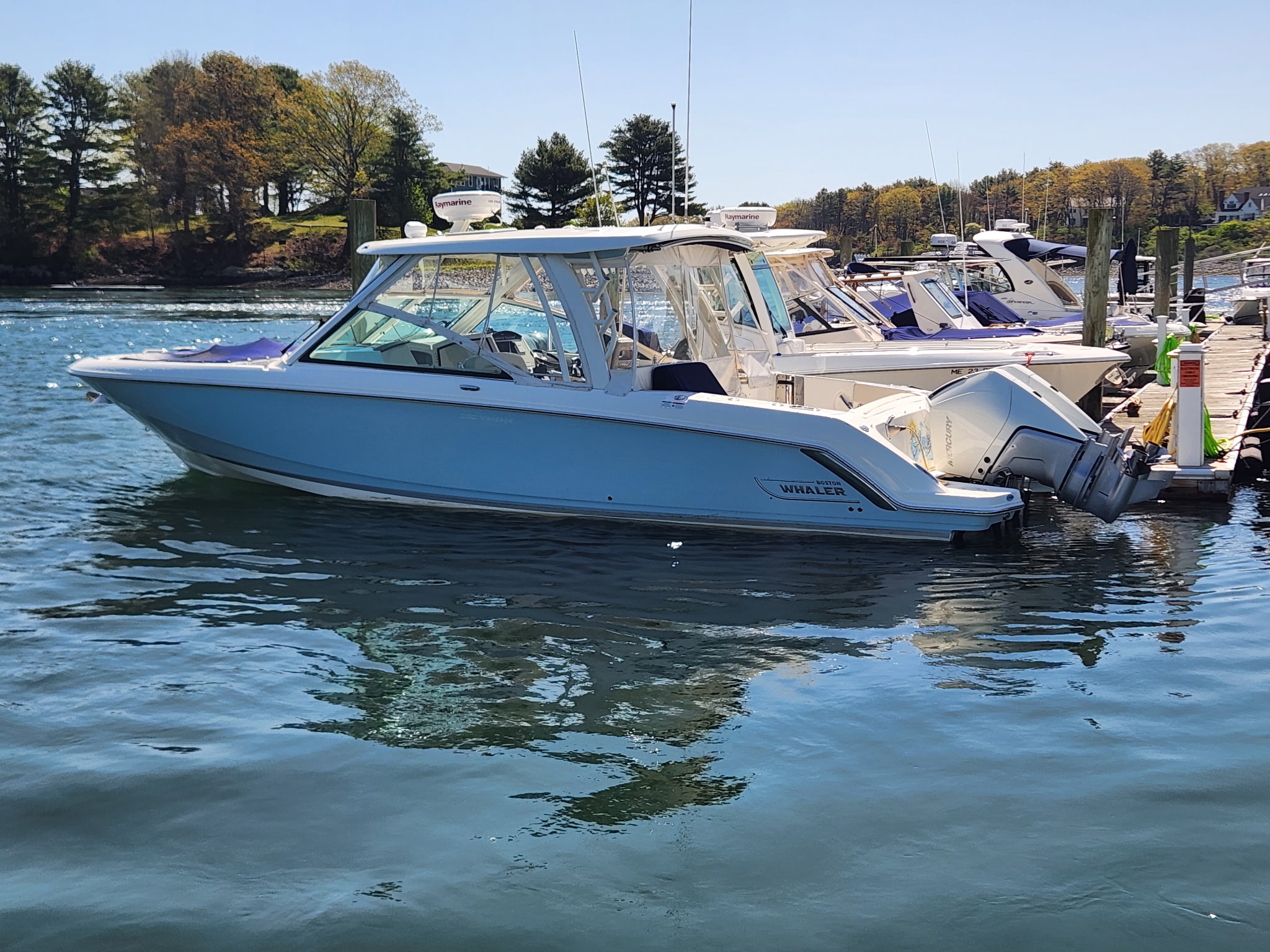 2021 Boston Whaler 320 Vantage