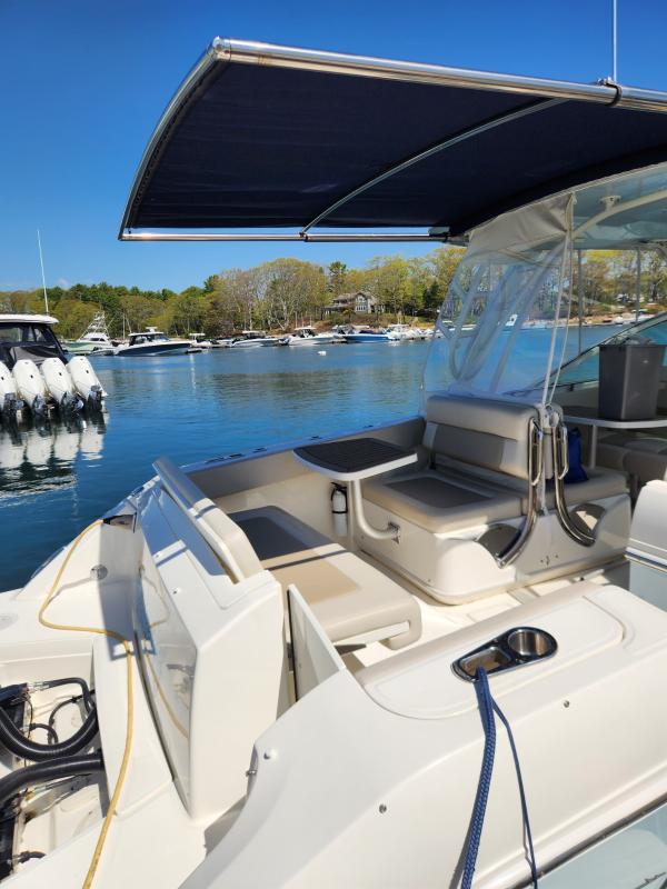 2021 Boston Whaler 320 Vantage