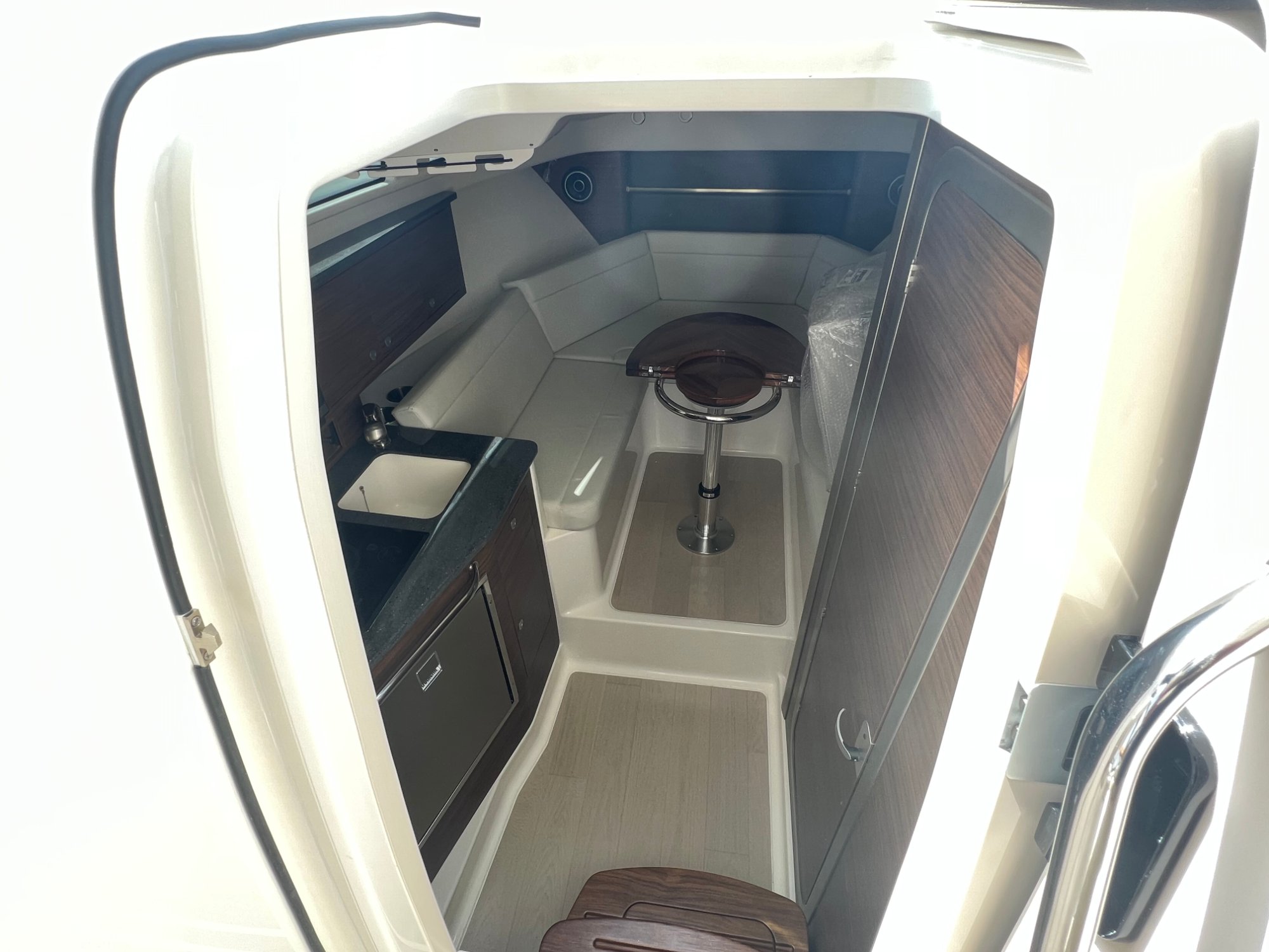 2023 Boston Whaler 325 Conquest
