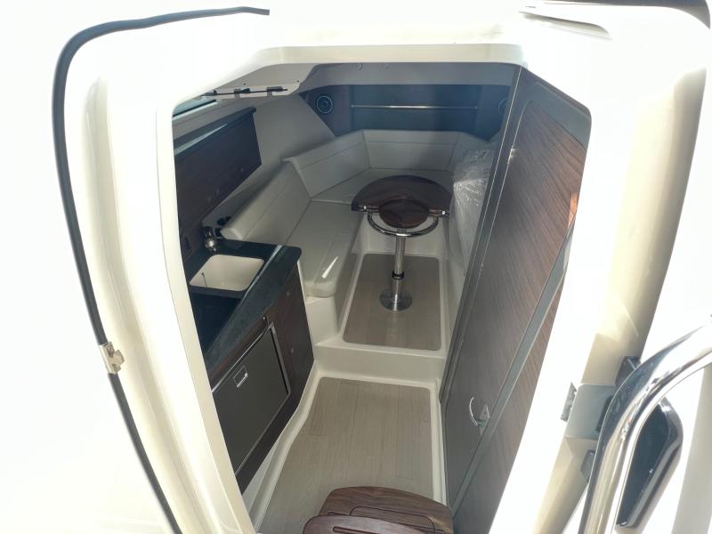 2023 Boston Whaler 325 Conquest