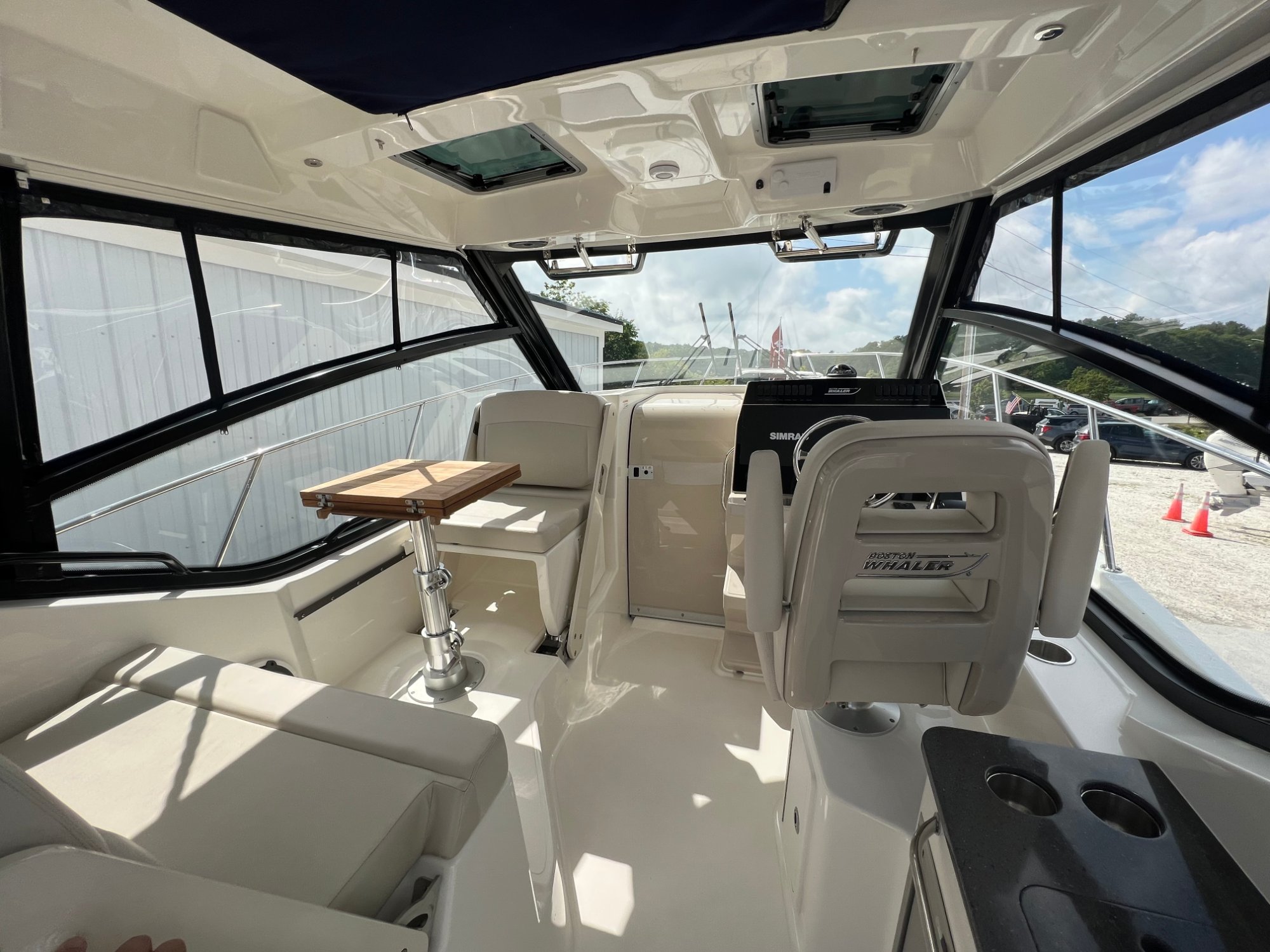 2023 Boston Whaler 325 Conquest