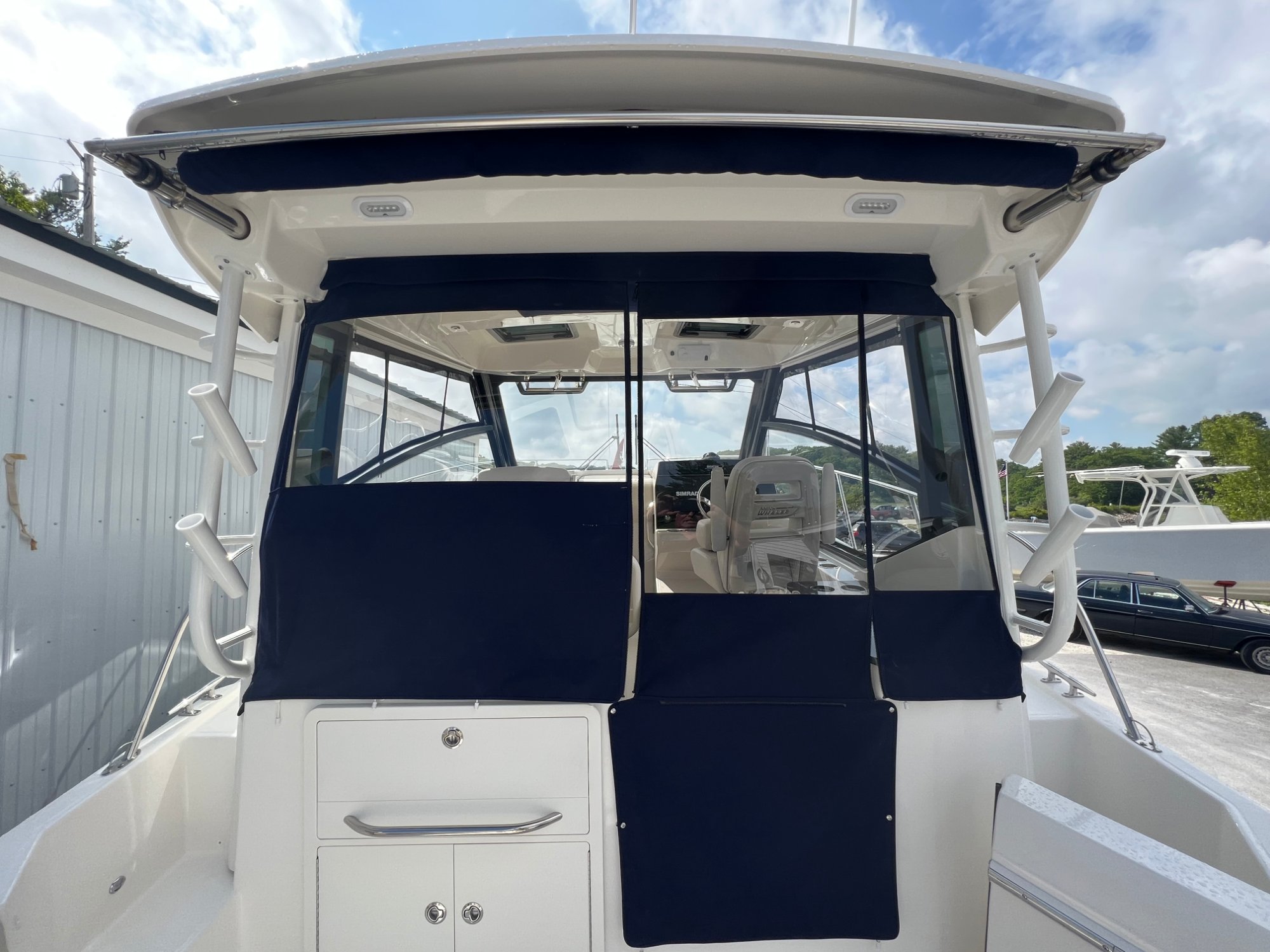 2023 Boston Whaler 325 Conquest