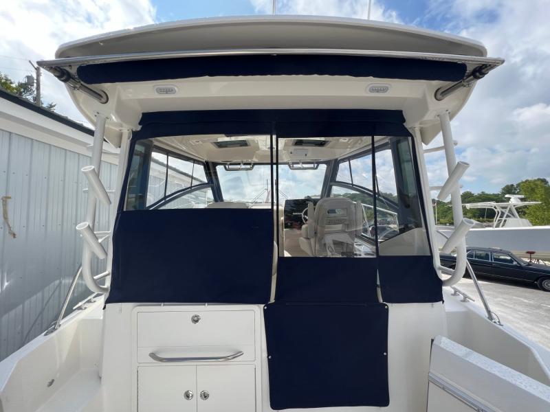2023 Boston Whaler 325 Conquest