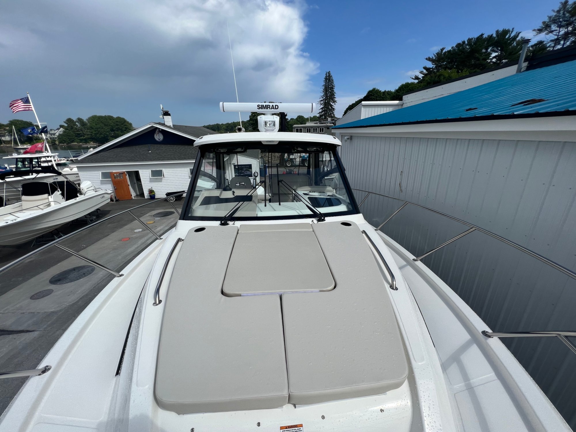 2023 Boston Whaler 325 Conquest