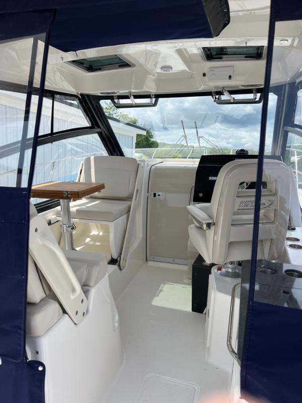 2023 Boston Whaler 325 Conquest