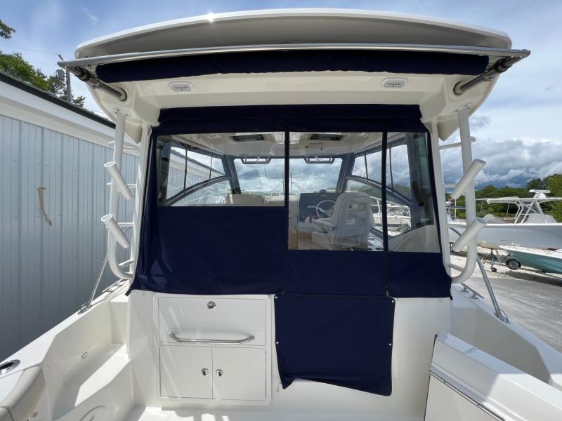 2023 Boston Whaler 325 Conquest